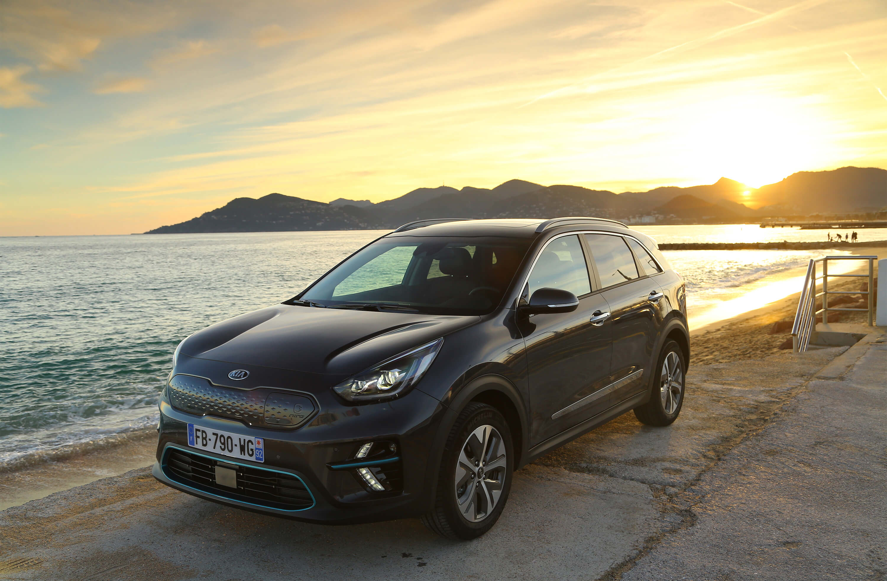 Kia Niro, Plug-in hybrid, Efficient and stylish, Green transportation, 3000x1970 HD Desktop
