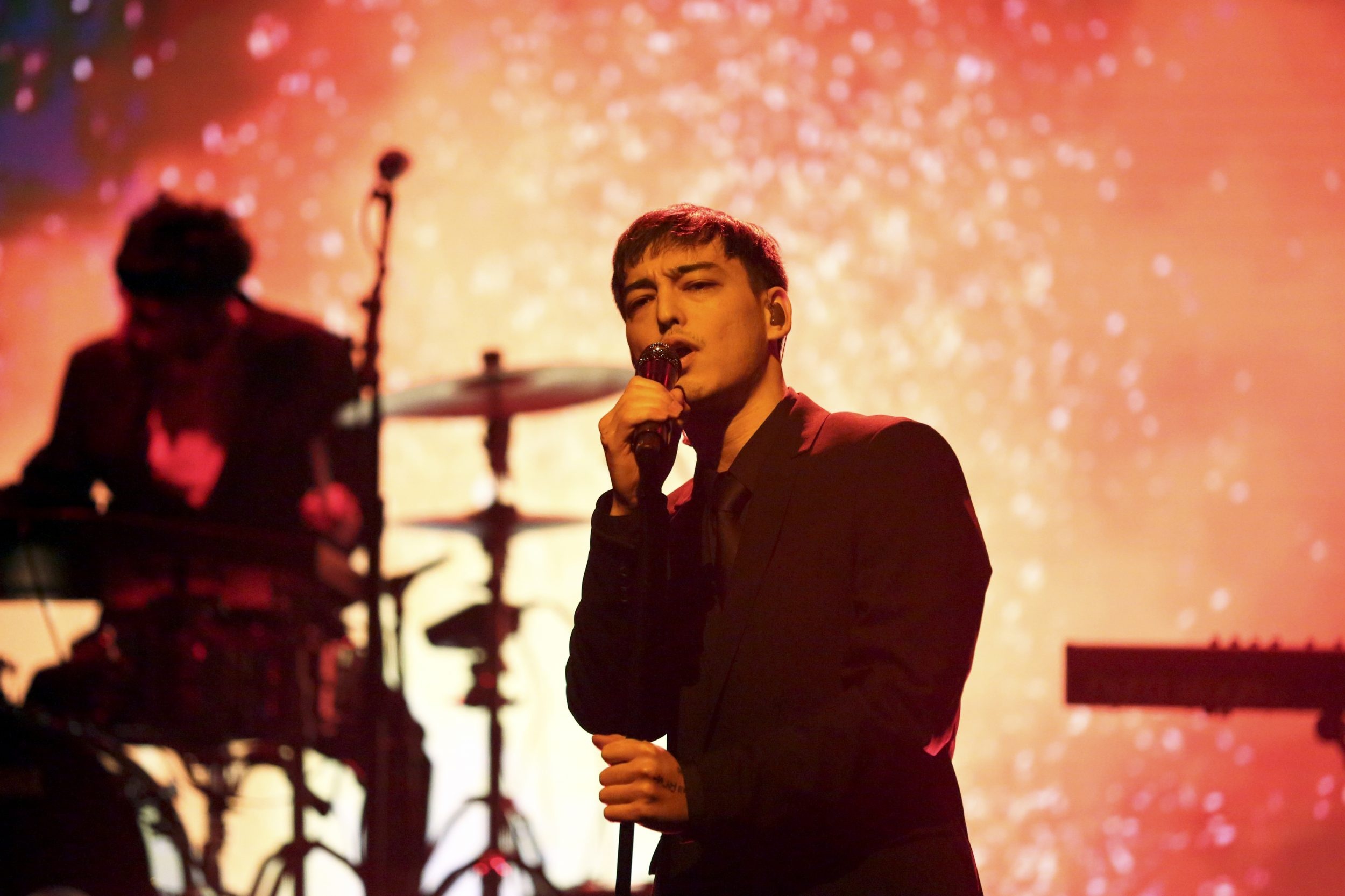 Joji, Live performance, Music artist, Concert footage, 2500x1670 HD Desktop