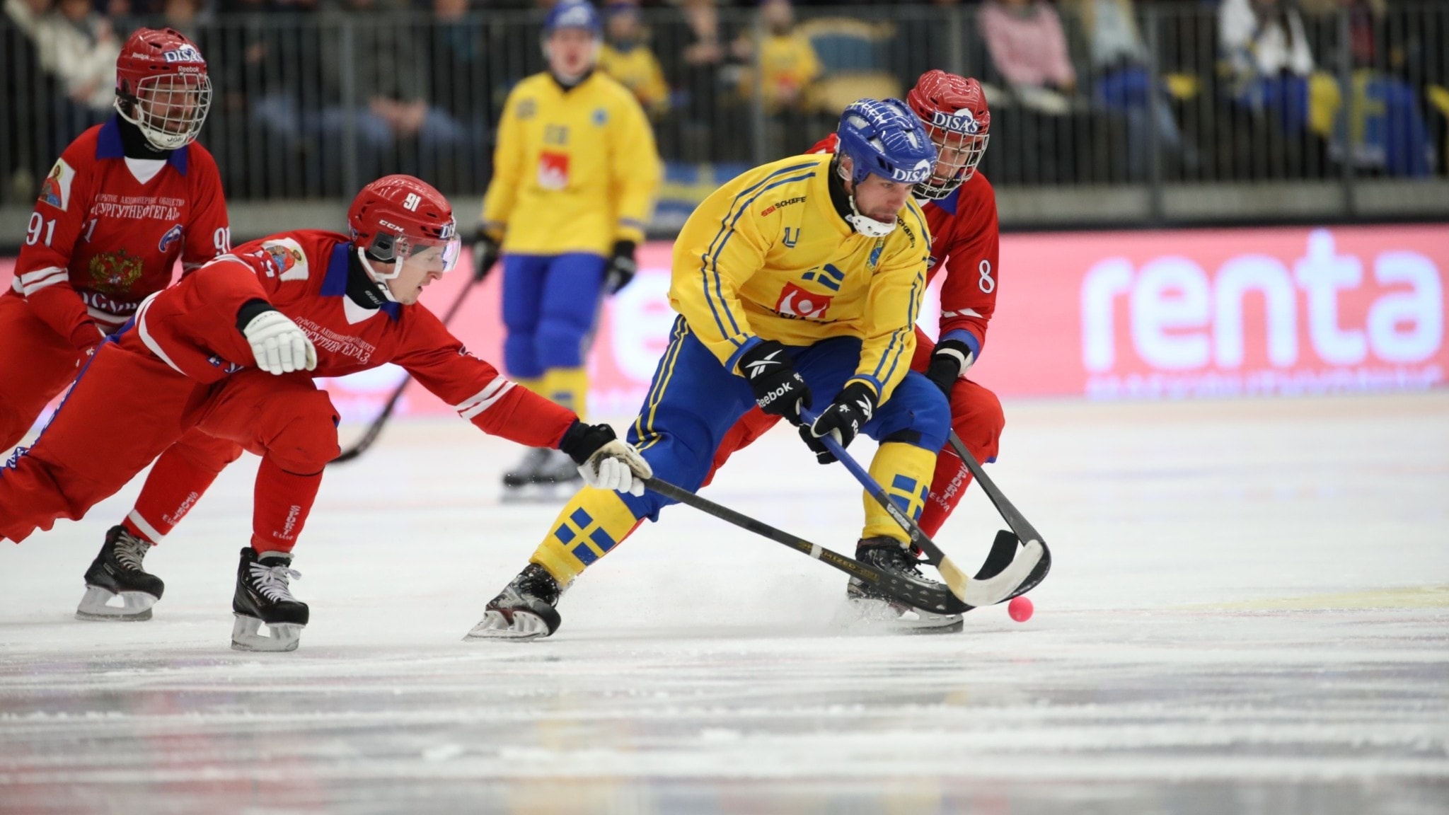 Bandy, Swedish bandy players, World championship, Russia, 2050x1160 HD Desktop