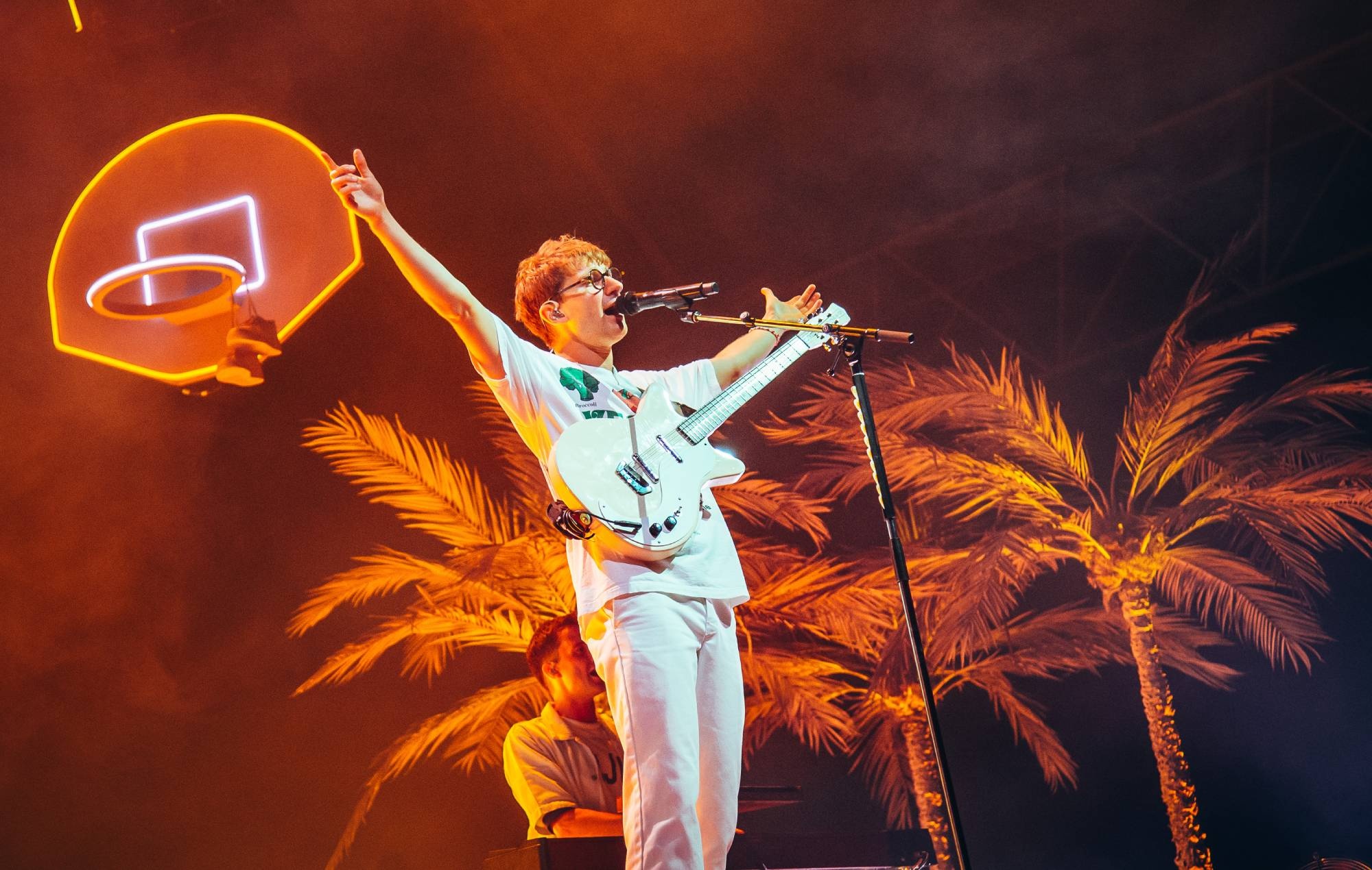 Glass Animals' Heat Waves, Chart success, Record-breaking achievement, Musical impact, 2000x1270 HD Desktop