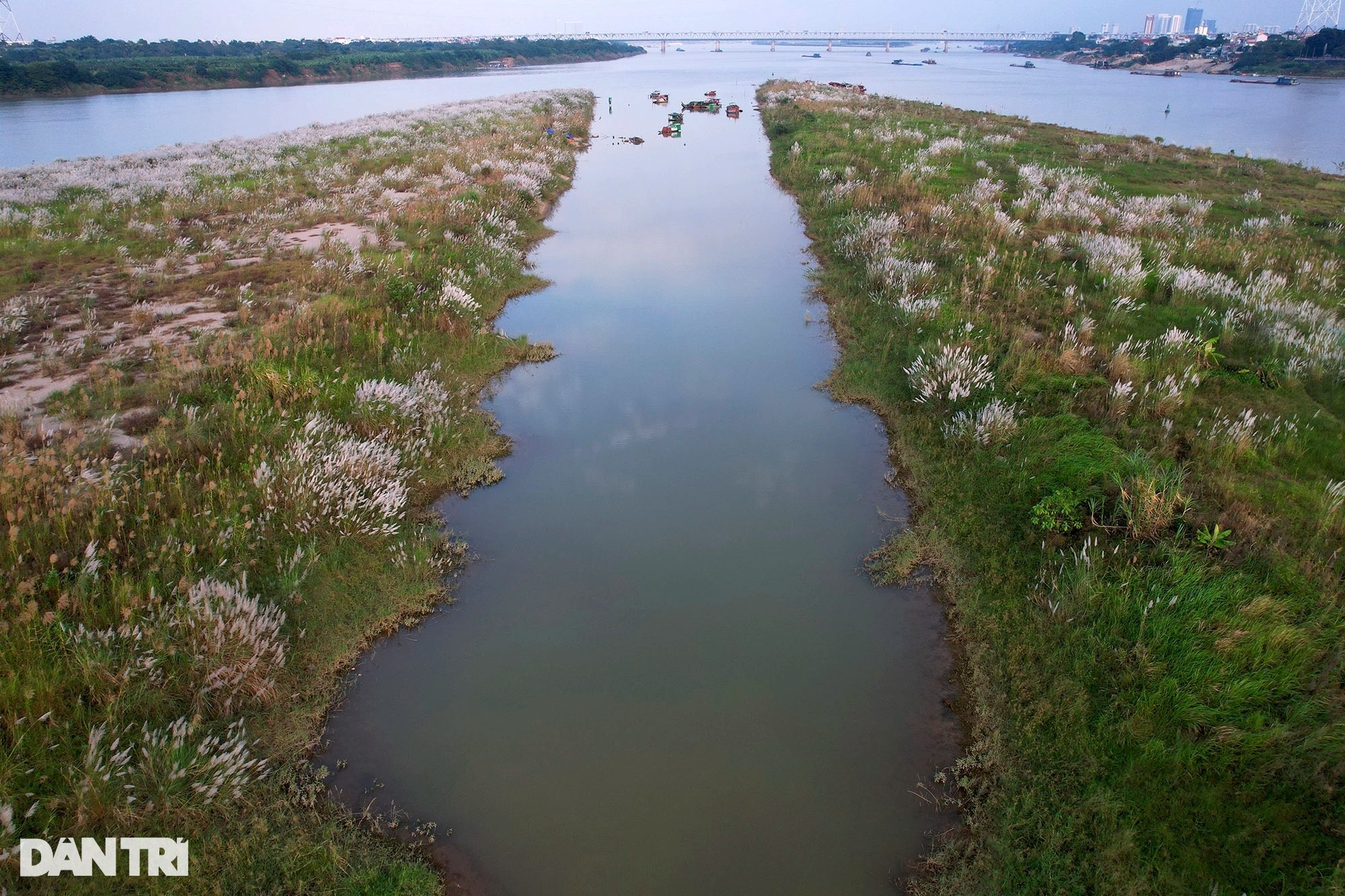 Unspoiled red river mudflats, Hanoi breaking news, Latest world news updates, Vietnam, 2000x1340 HD Desktop