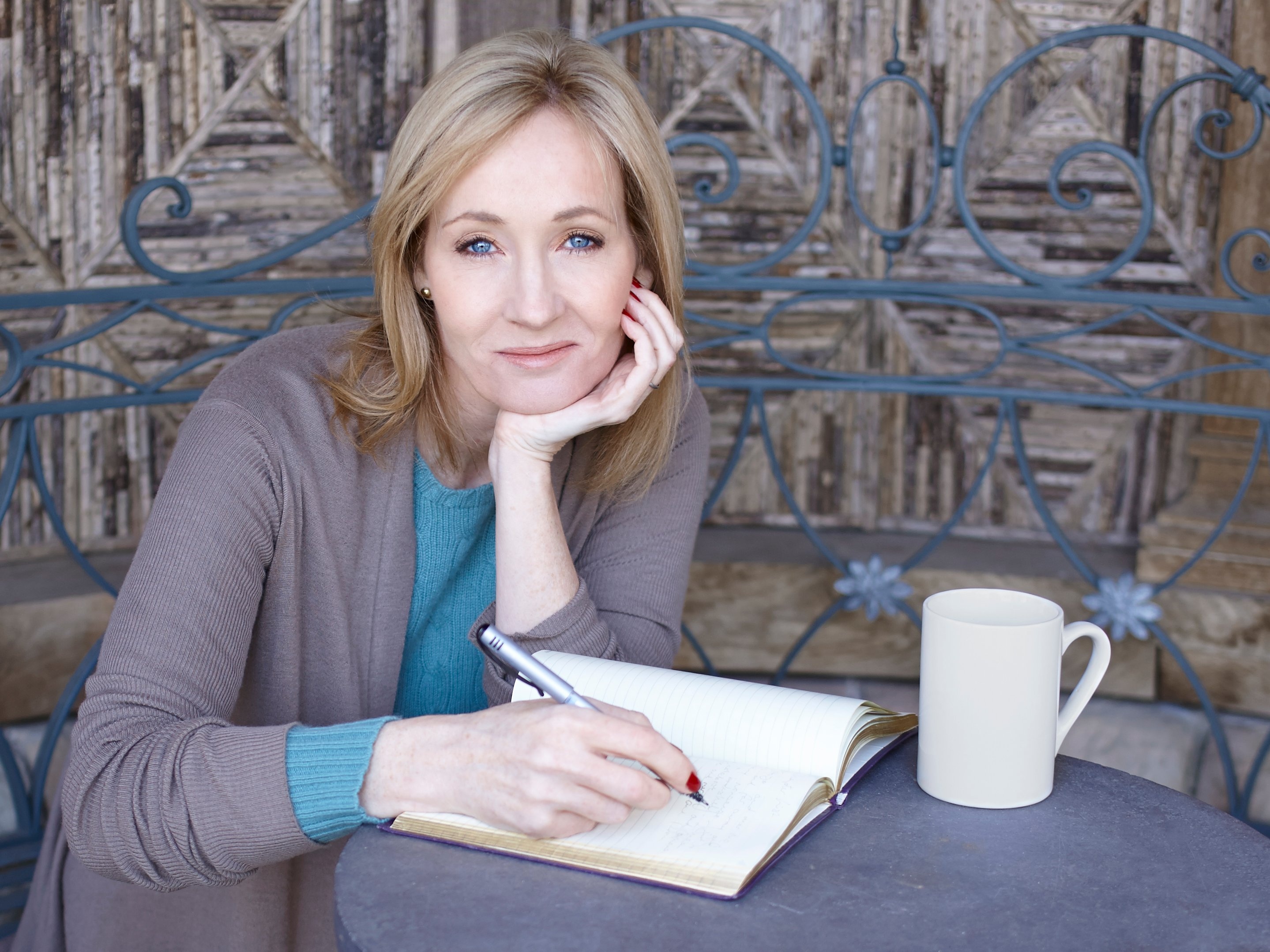J.K. Rowling, Rowling's pets, Celebrity pets, Rowling's furry friends, 2880x2160 HD Desktop