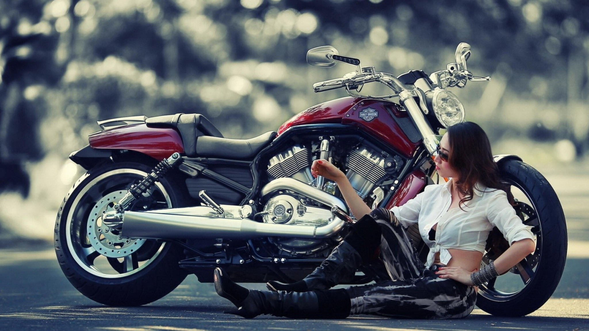 Harley-Davidson V-twin, Girls and Motorcycles Wallpaper, 2050x1160 HD Desktop