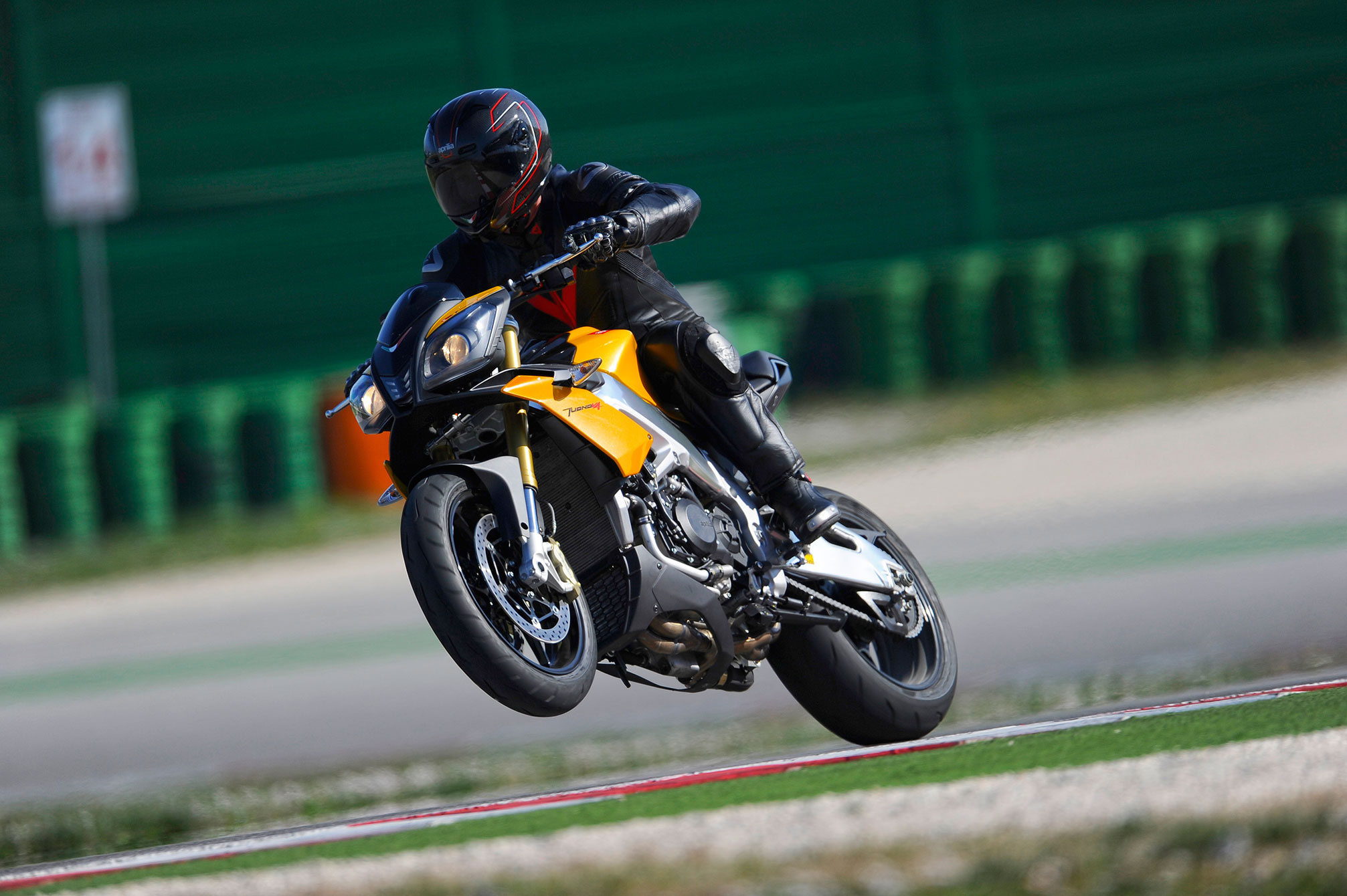 2013 Model, Aprilia Tuono V4 Wallpaper, 2020x1340 HD Desktop