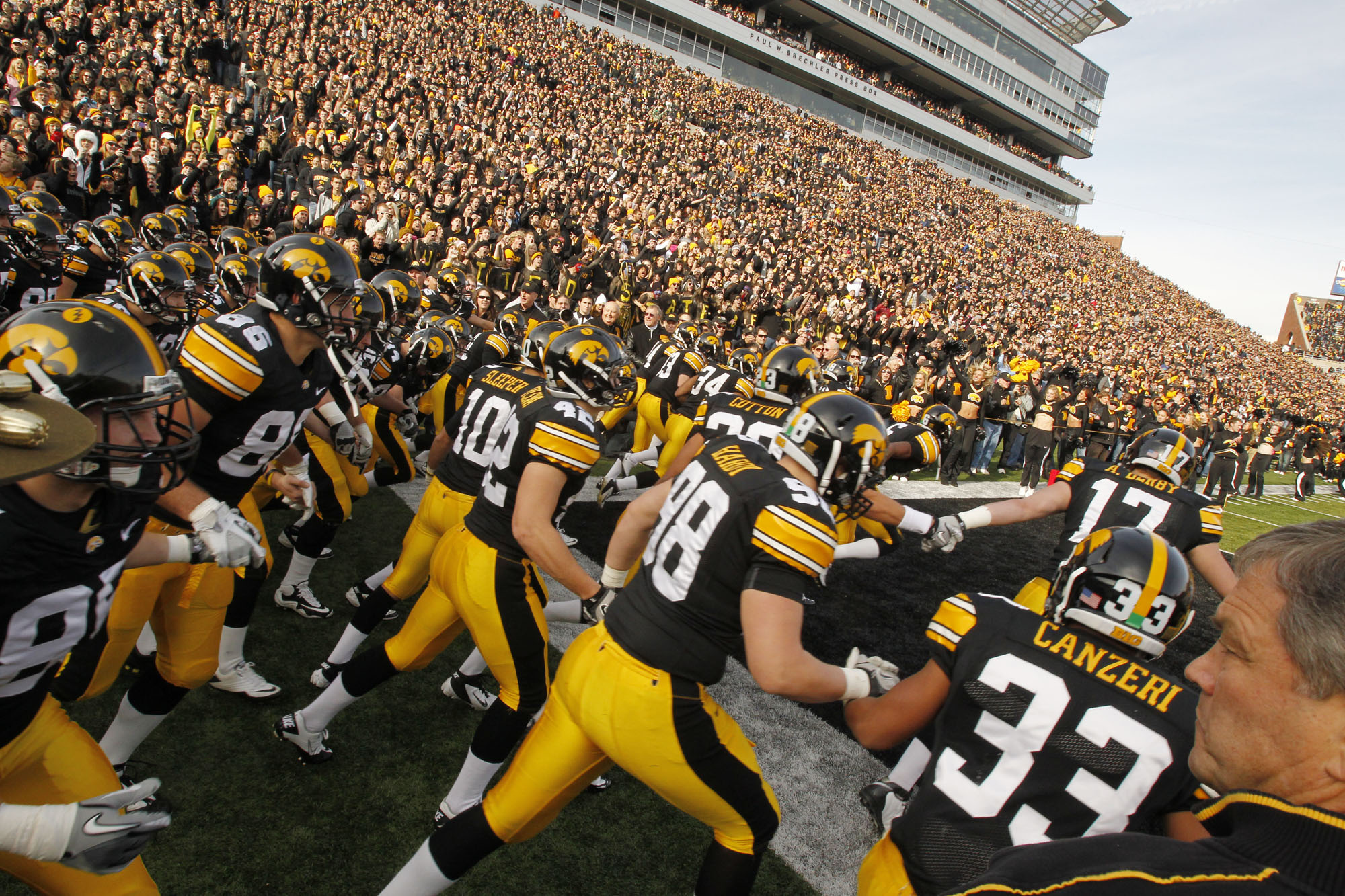 Iowa Hawkeyes Football, Kinnick Stadium, Fan improvement, Public announcement, 2000x1340 HD Desktop