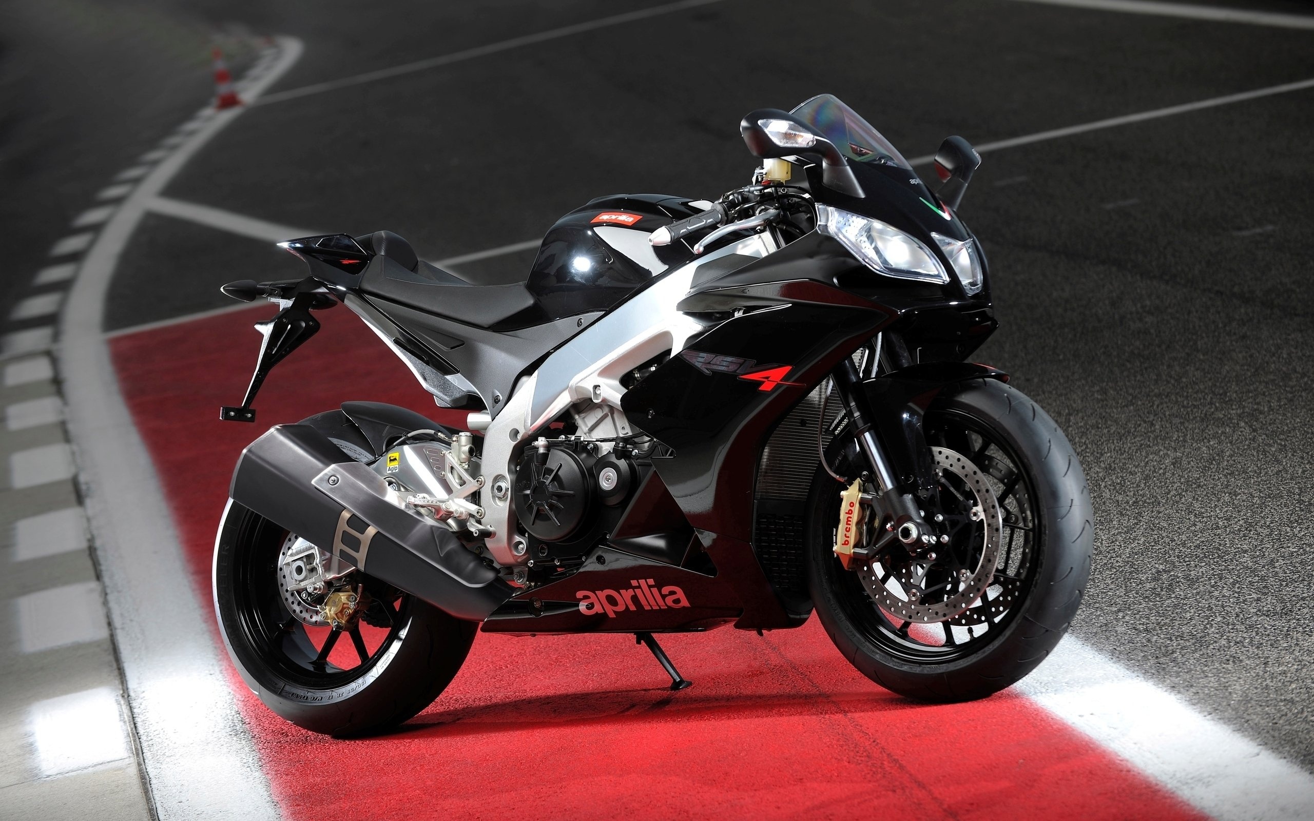 Aprilia RSV4, Stunning wallpapers, Auto beauty, Italian masterpiece, 2560x1600 HD Desktop