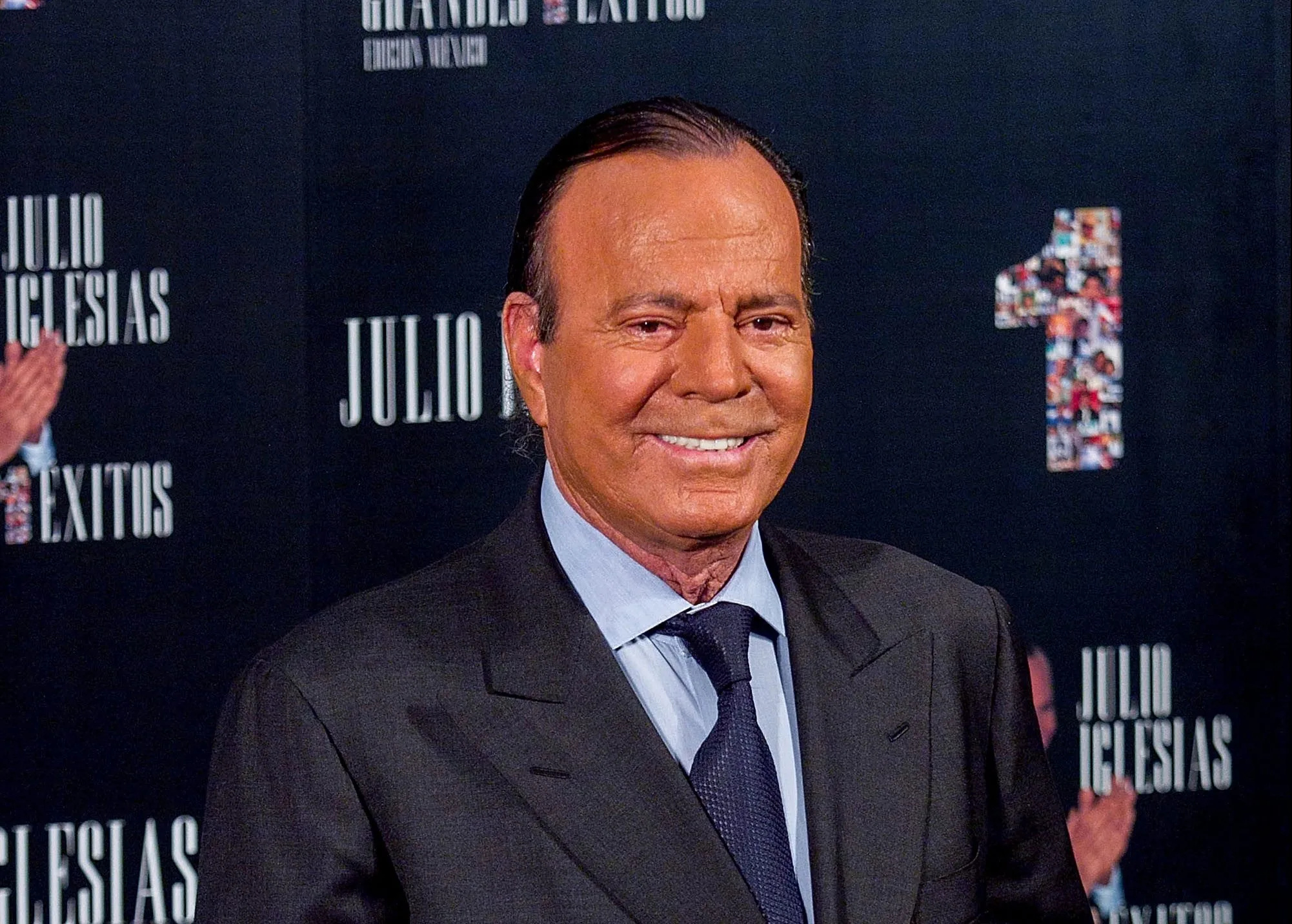 Julio Iglesias, Seven figure lawsuit, Ex ballerina, Fathered her son, 2010x1440 HD Desktop