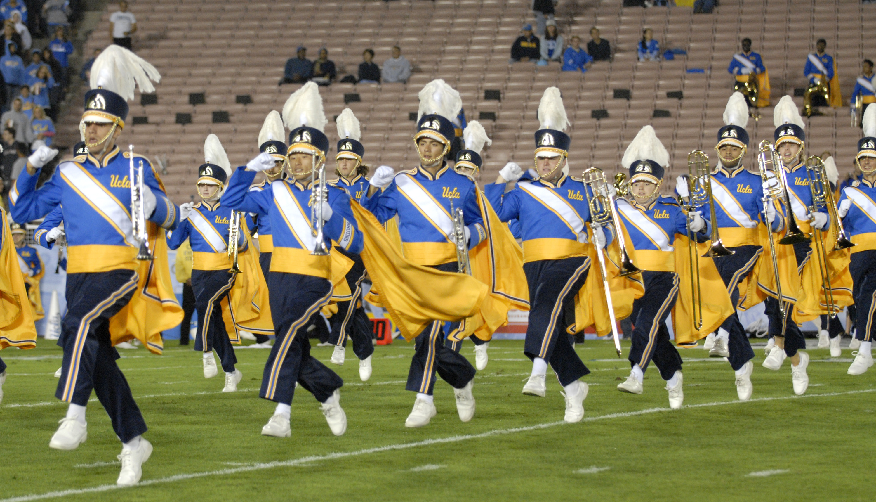 UCLA band, College pride, Dynamic performance, Artistic energy, 3000x1720 HD Desktop