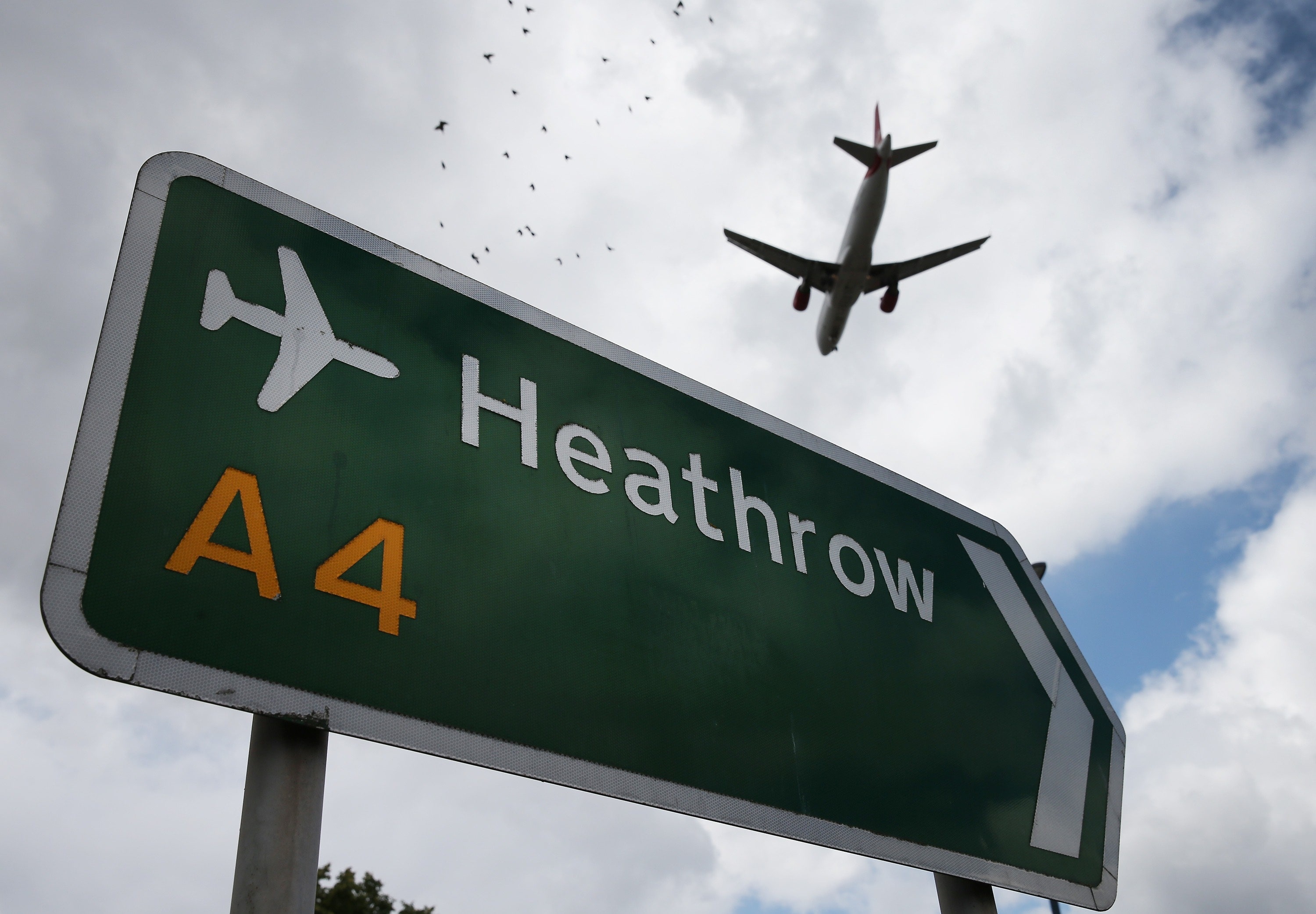 London Heathrow Airport, Looted sculpture, Architectural Digest, Art restitution, 3000x2090 HD Desktop