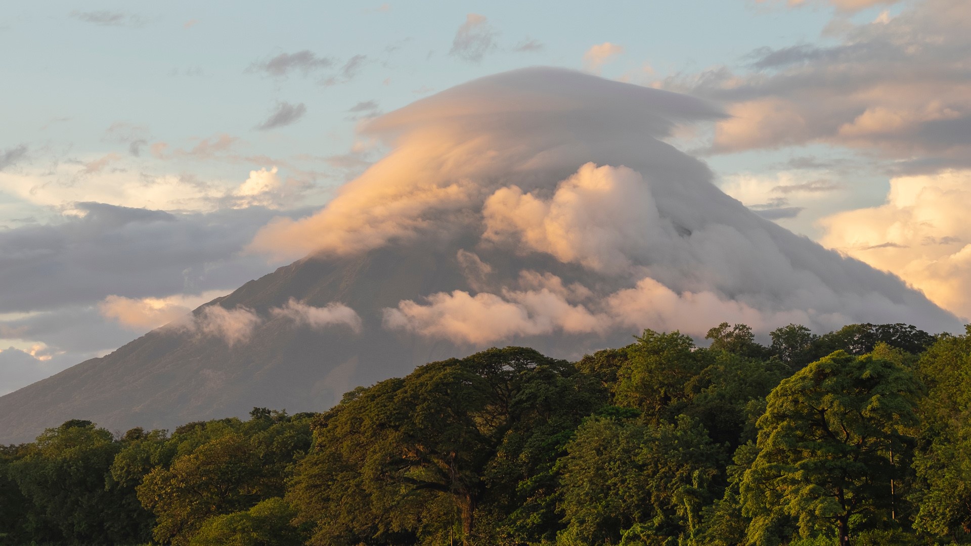 Volcano Concepcin, Ometepe Island, Lake Nicaragua, Lenticular clouds, 1920x1080 Full HD Desktop