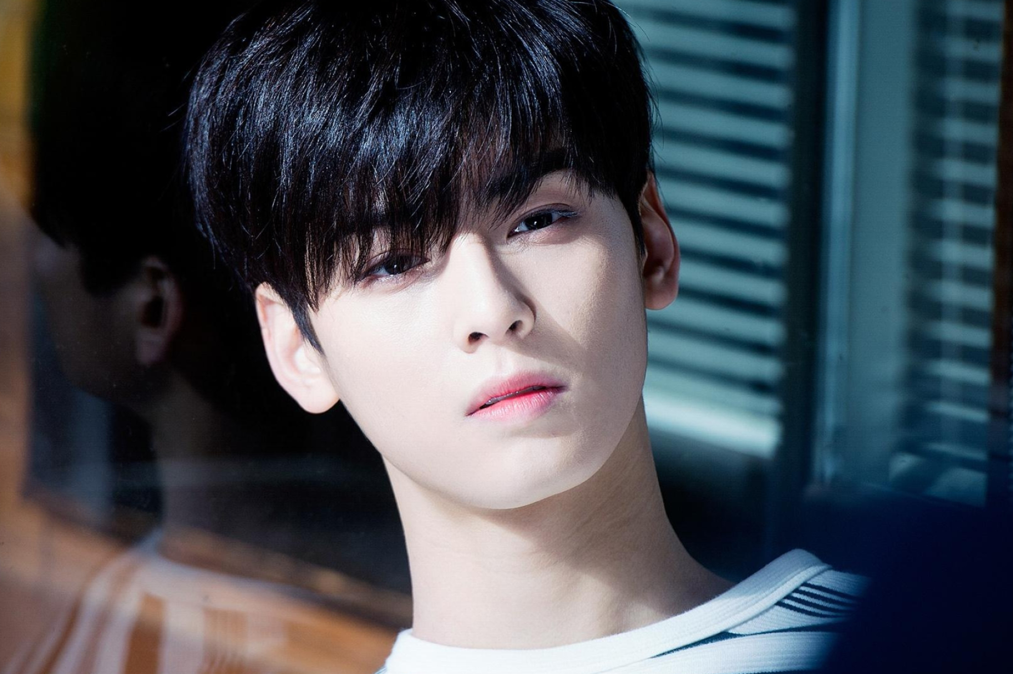 Cha Eun-woo, Music sensation, Korean heartthrob, Dynamic performer, 2000x1340 HD Desktop