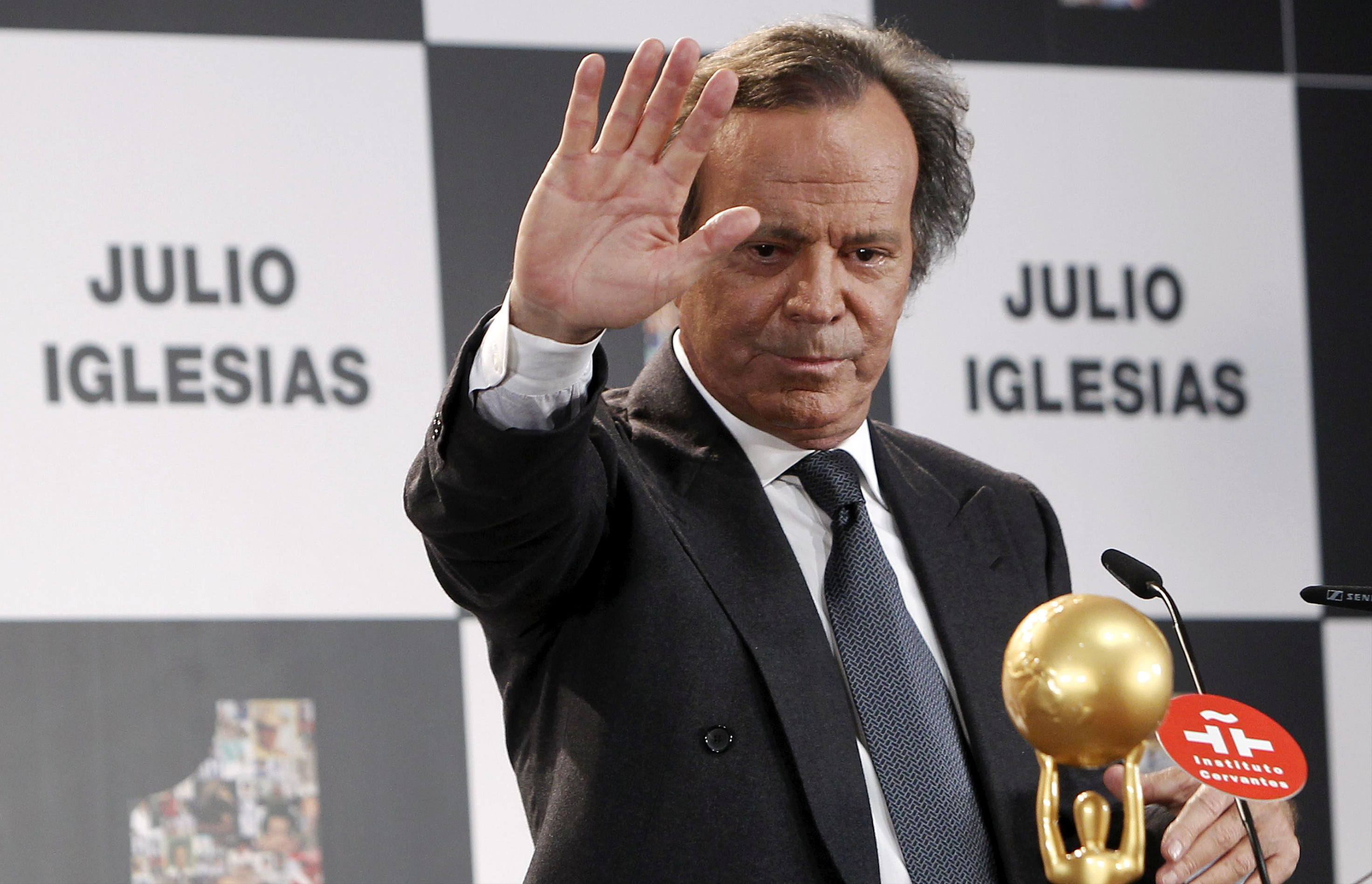 Julio Iglesias, health update, upcoming concerts, personal interview, 2950x1900 HD Desktop