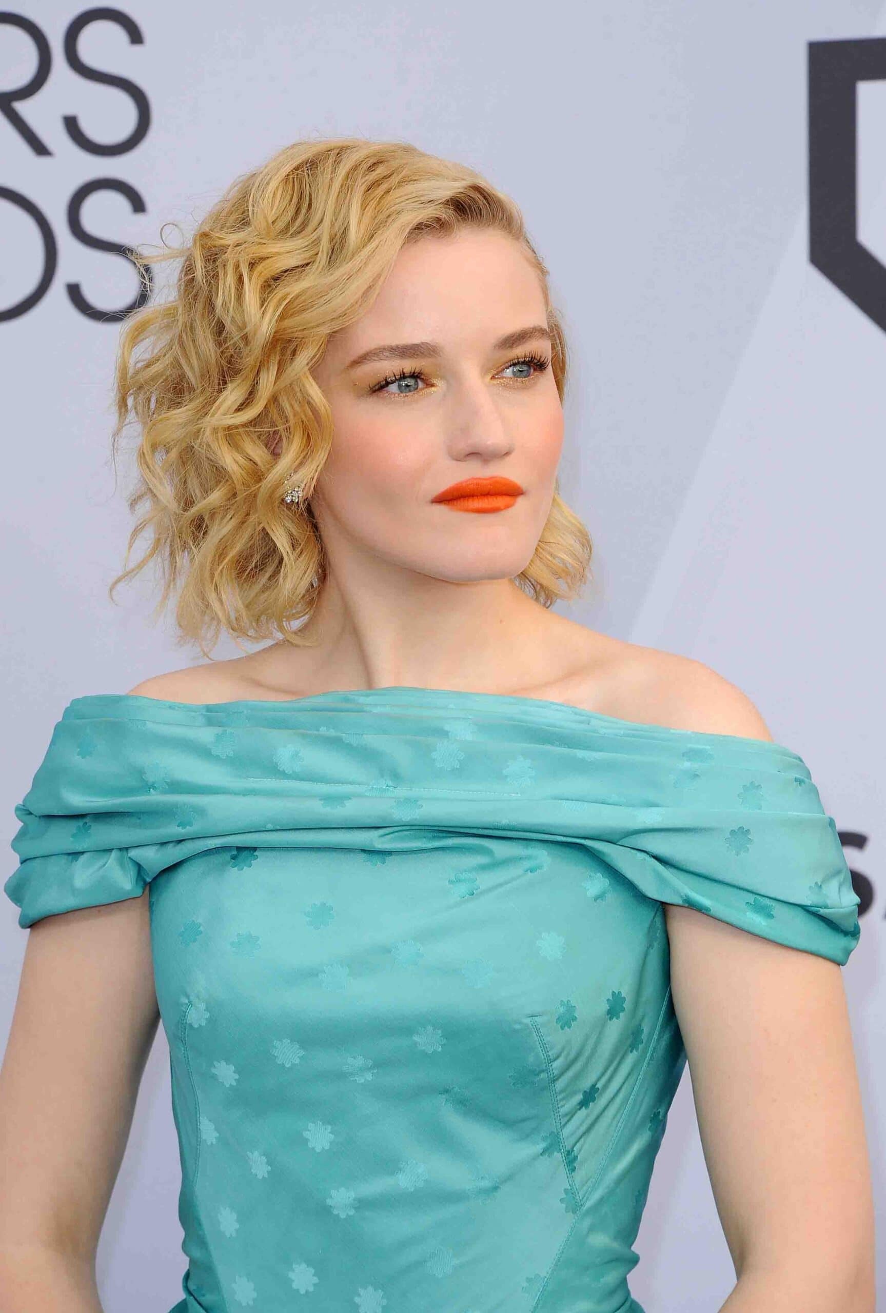 Julia Garner, Madonna biopic, Lead role, Acting portrayal, 1730x2560 HD Phone