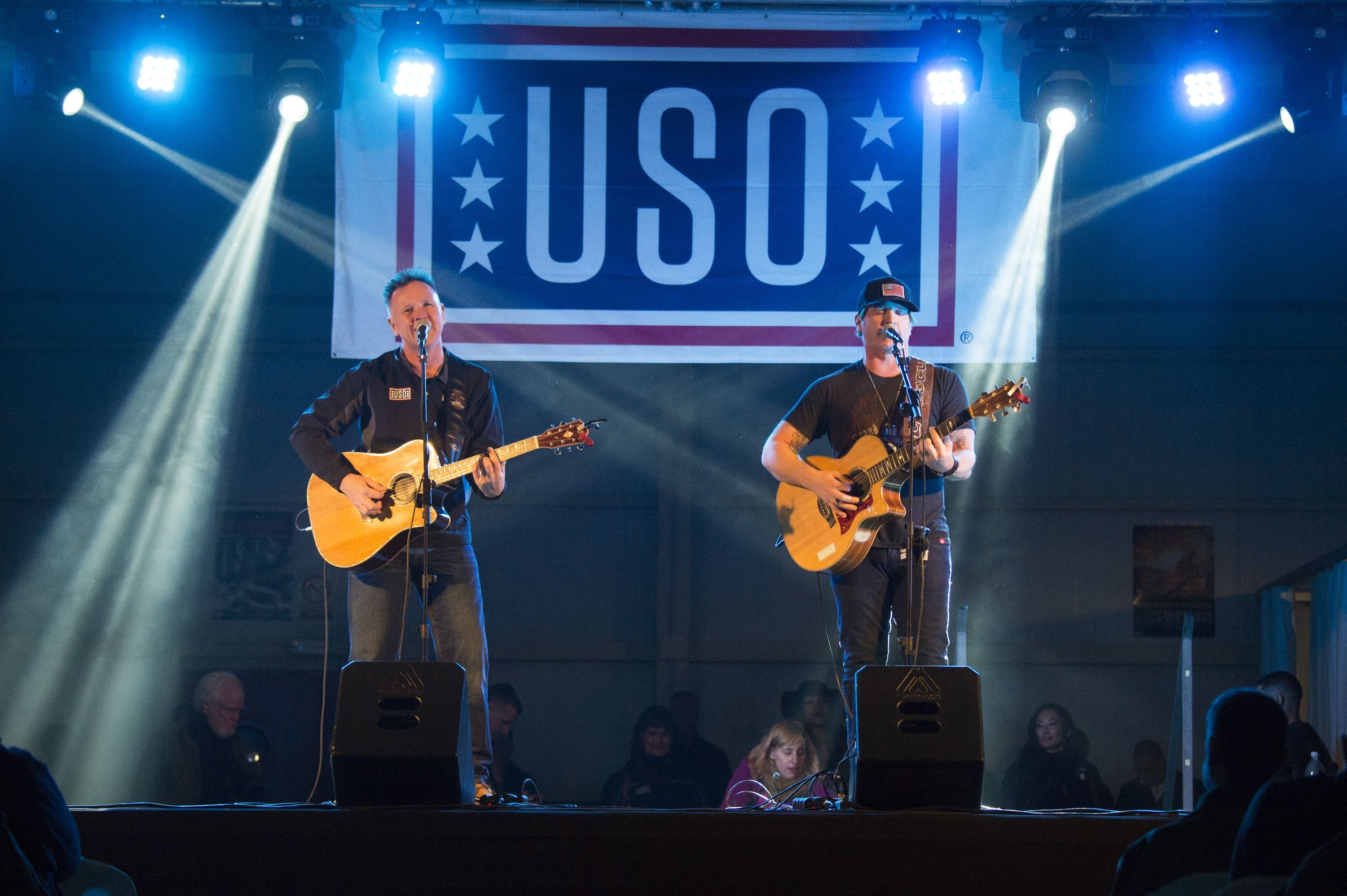 Jerrod Niemann, USO concert, 3000x2000 HD Desktop