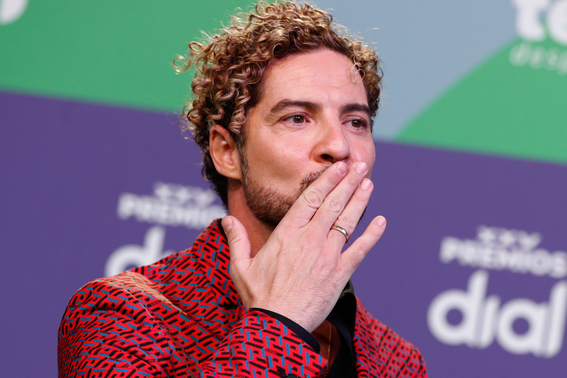 David Bisbal COVID, Spanish singer, Latin pop, Overcoming challenges, 1920x1280 HD Desktop