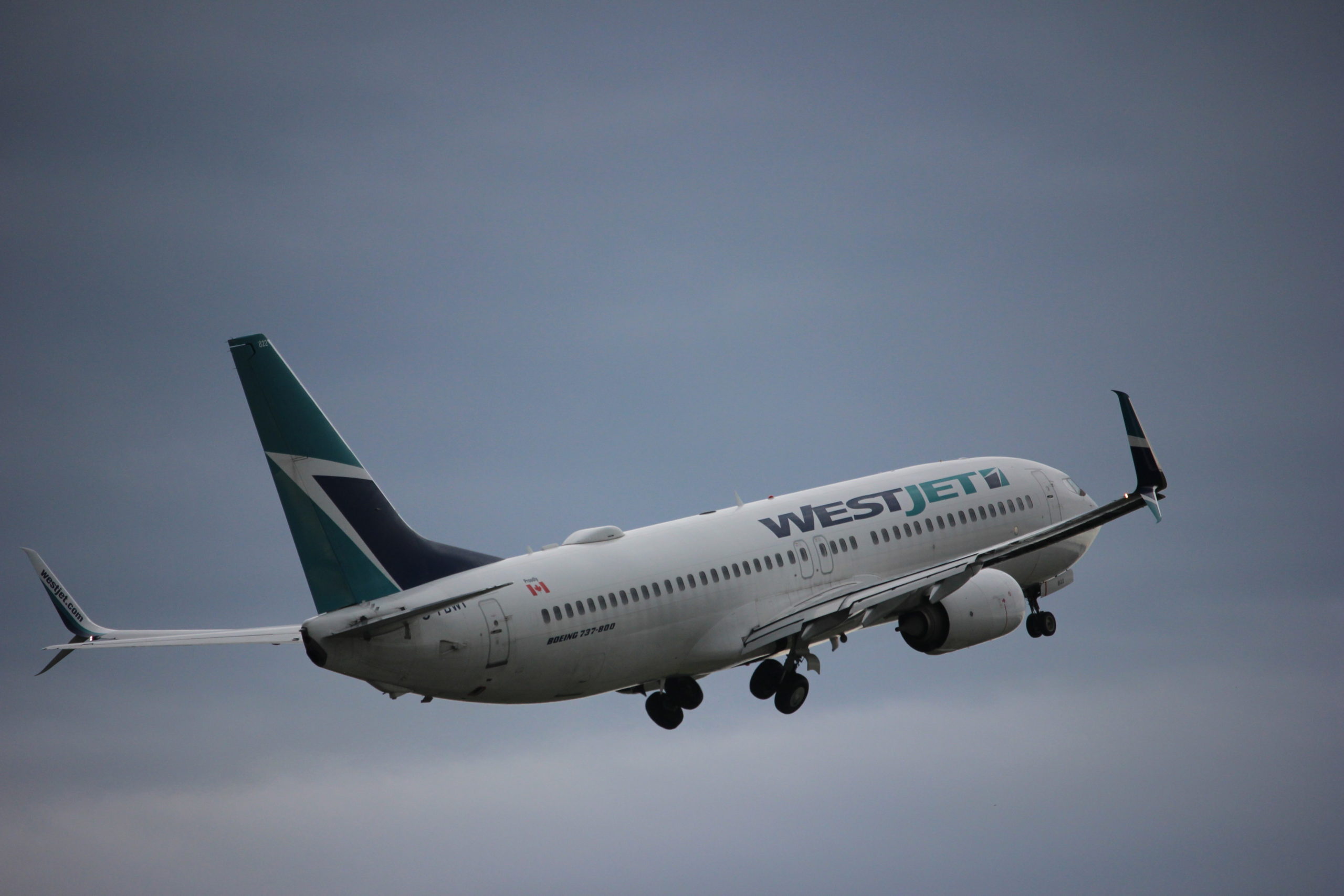 WestJet, Travels, Victoria Airport, Staffing shortages, 2560x1710 HD Desktop