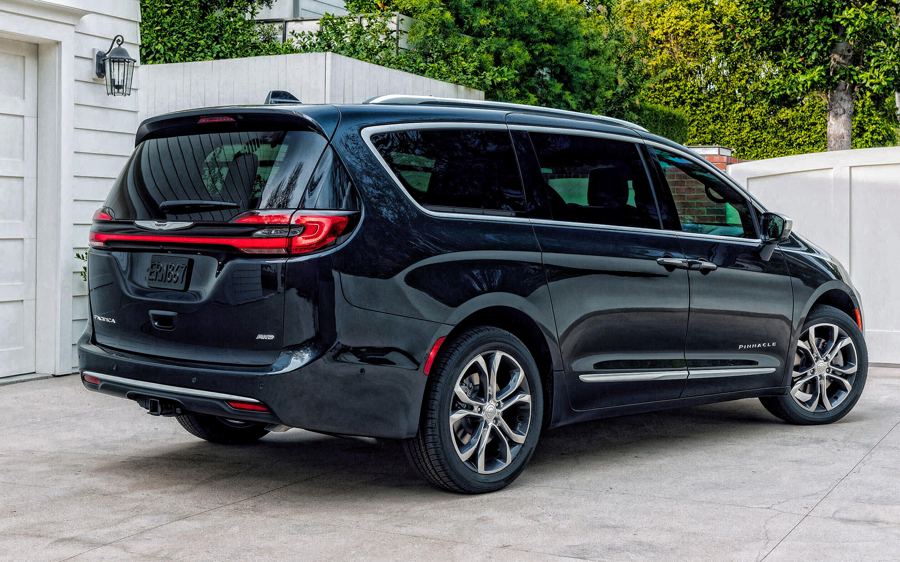 Chrysler Pacifica, AWD minivan, New black pacifica, American cars, 2880x1800 HD Desktop