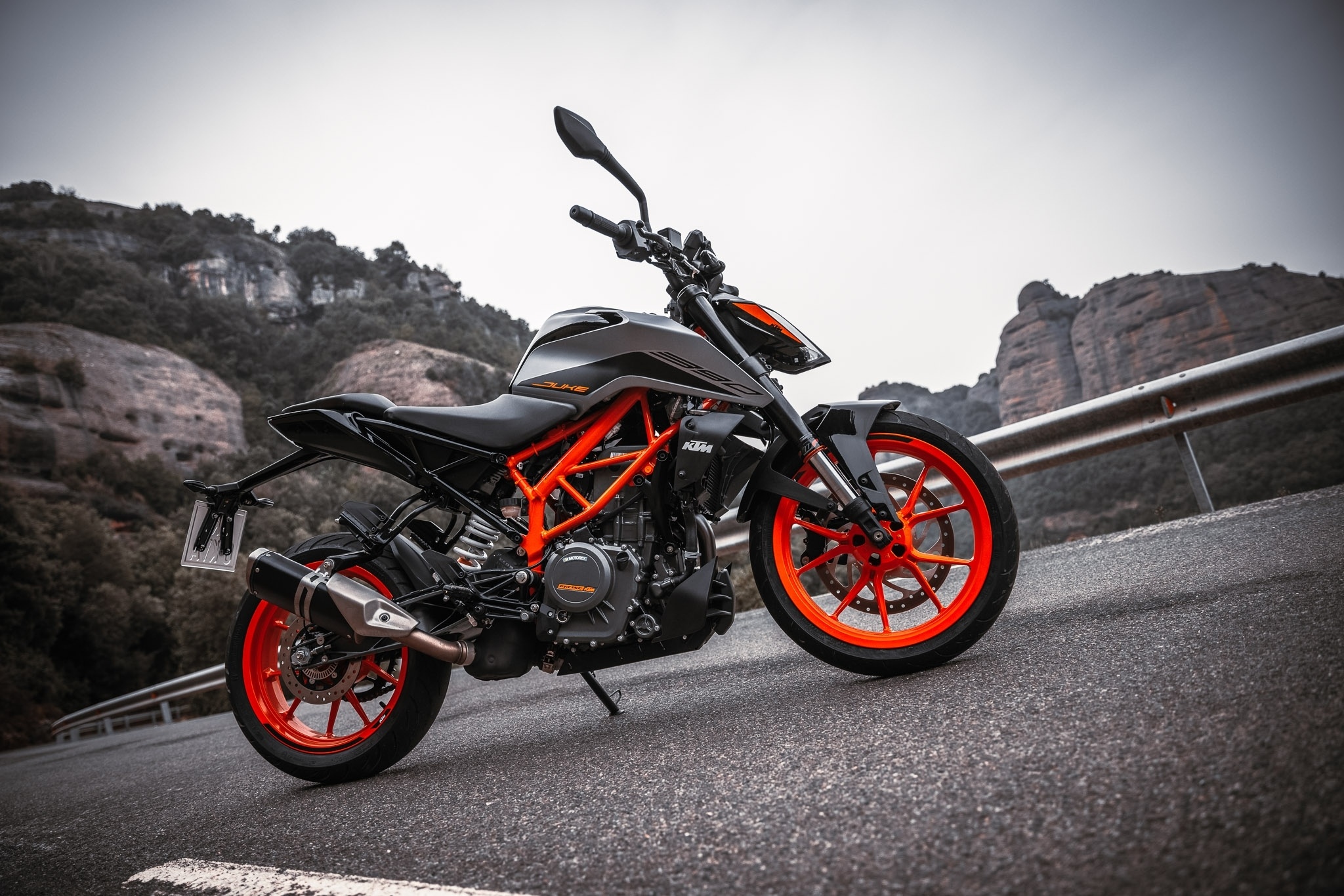 KTM 390 Duke, KTM 890 Duke vs KTM 390 Duke 2021, 2050x1370 HD Desktop