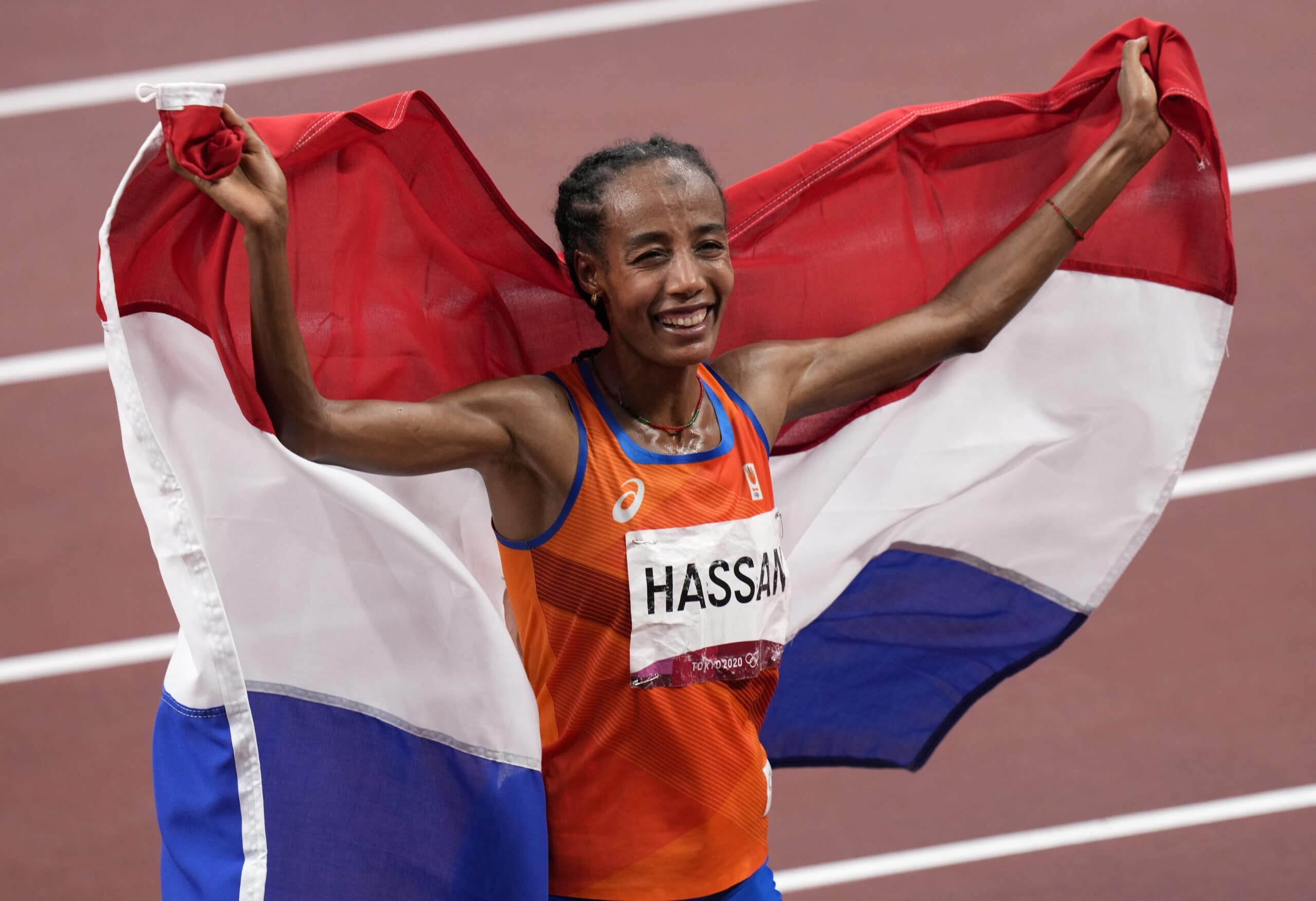 Sifan Hassan, Gold medal, 10 000 meters, Newslooks, 2560x1760 HD Desktop