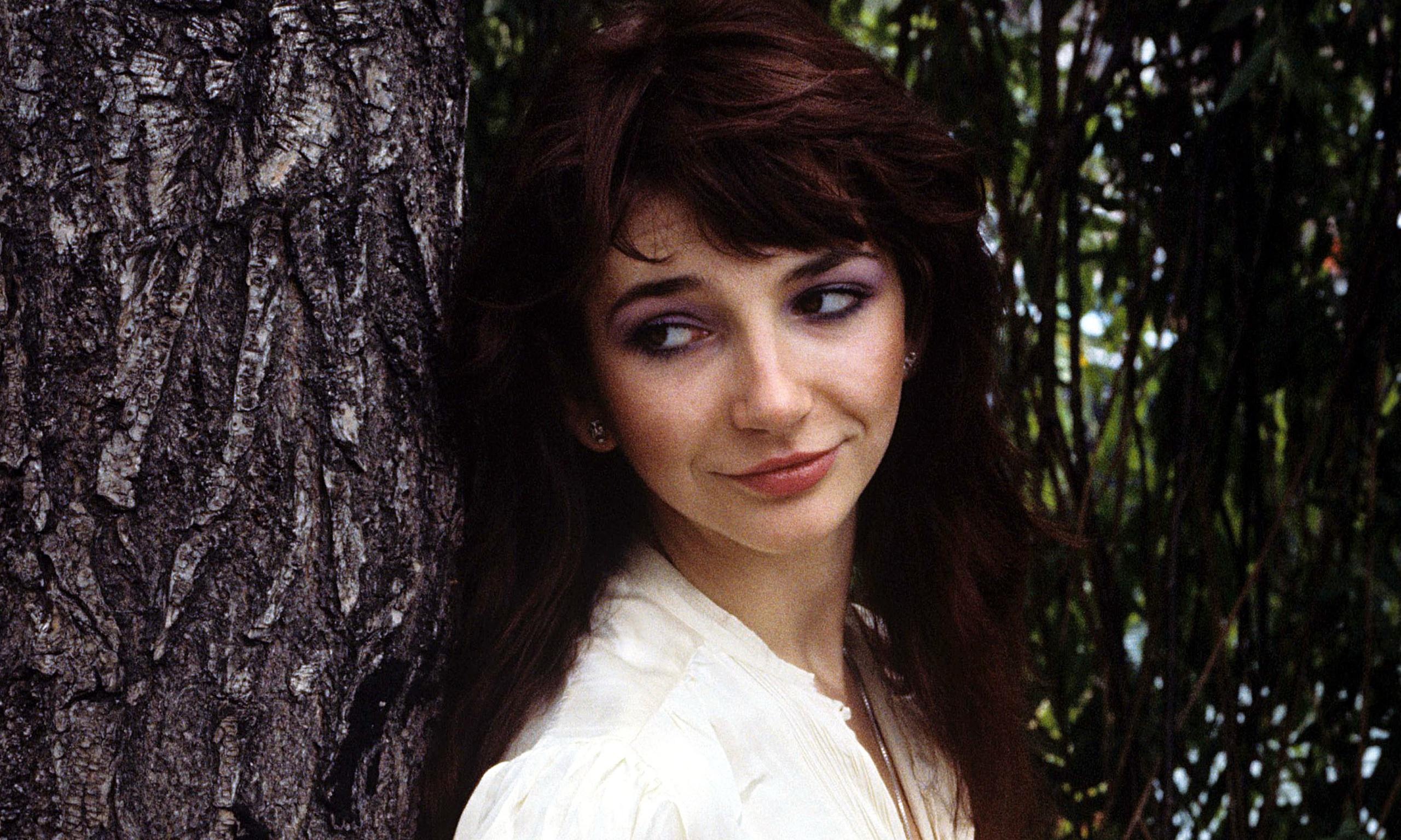 Kate Bush, Music icon, Timeless classics, Emotional connection, 2560x1540 HD Desktop