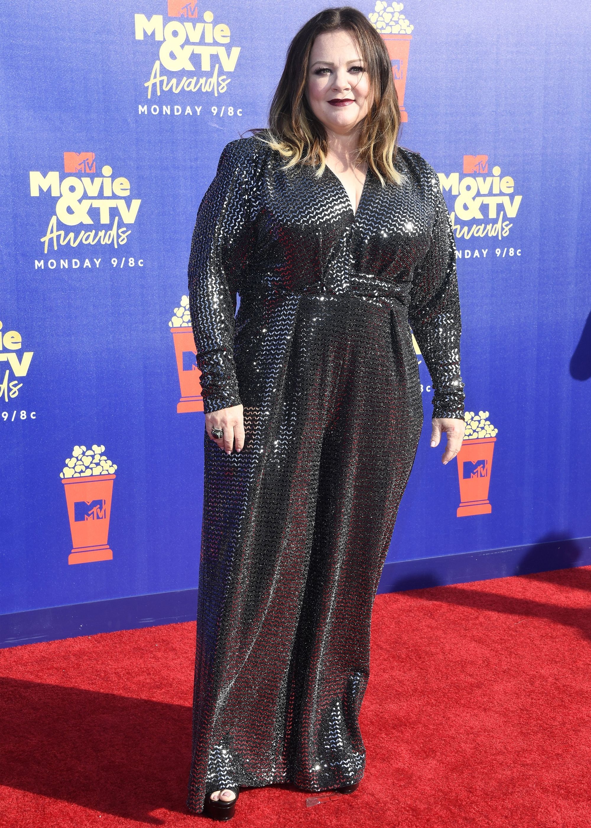 Bold with their, looks on the, mtv movie tv, tv awards red, 2000x2800 HD Phone