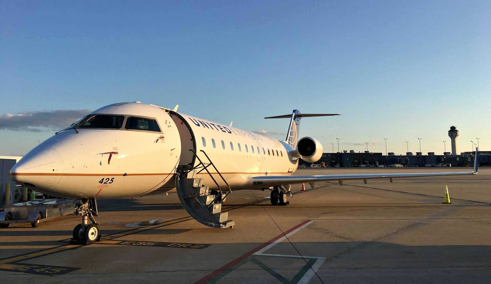 Bombardier CRJ 200, Aircraft, High-flying, Takeoff, 2030x1170 HD Desktop