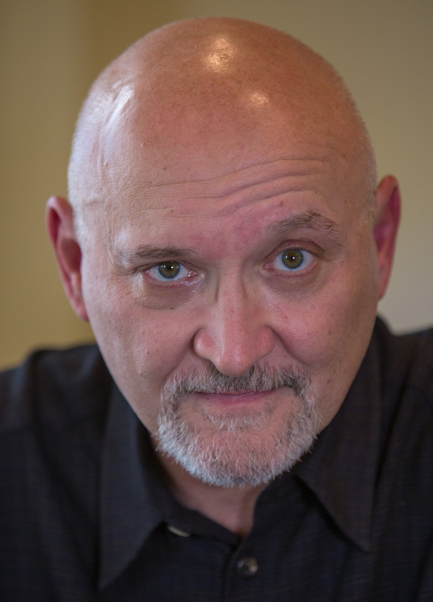 Frank Darabont, Suing AMC, Payouts, New York Times, 1480x2050 HD Phone