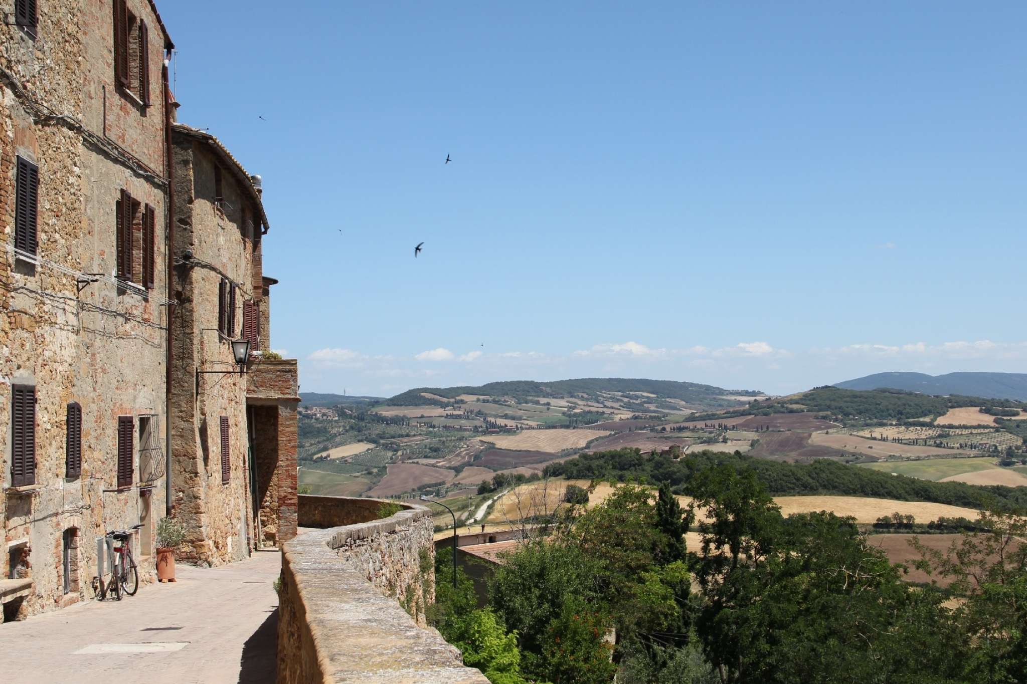 Montepulciano Pienza, Travel review, Authentic Italian experience, Hildegard's perspective, 2050x1370 HD Desktop