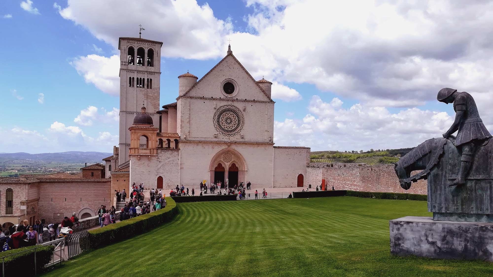 Basilica San Francesco, Assisi, 2000x1130 HD Desktop