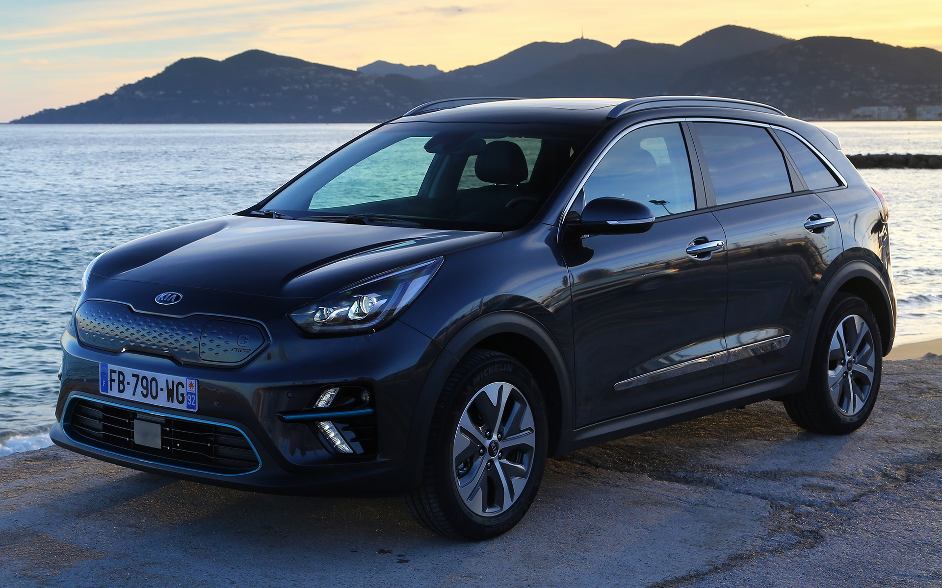 Kia e-Niro, 2019 model, Electric vehicle, Green technology, 1920x1200 HD Desktop