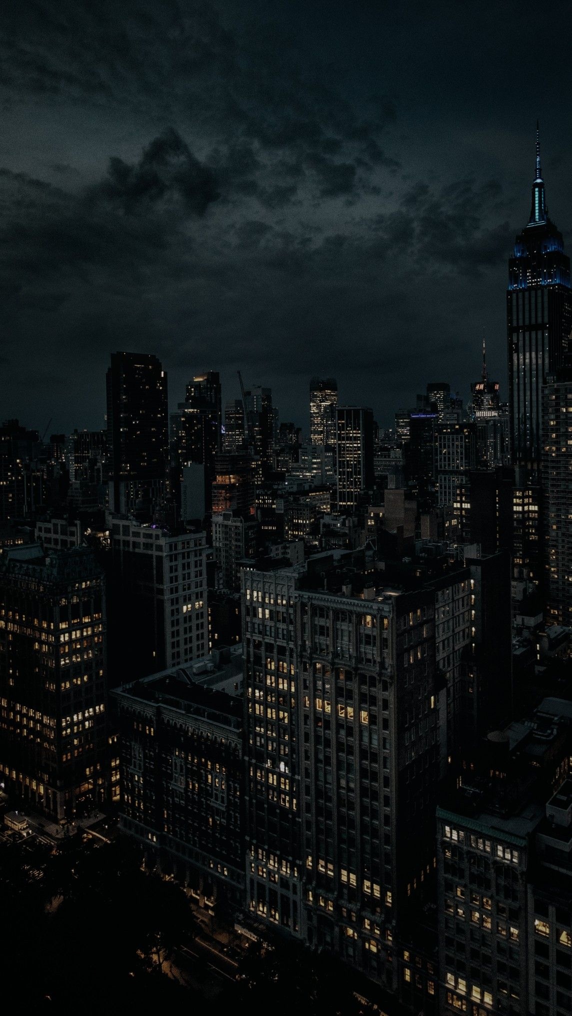 Empire State Building, Manhattan night skyline, dark cloudy night sky, HD Phone wallpaper