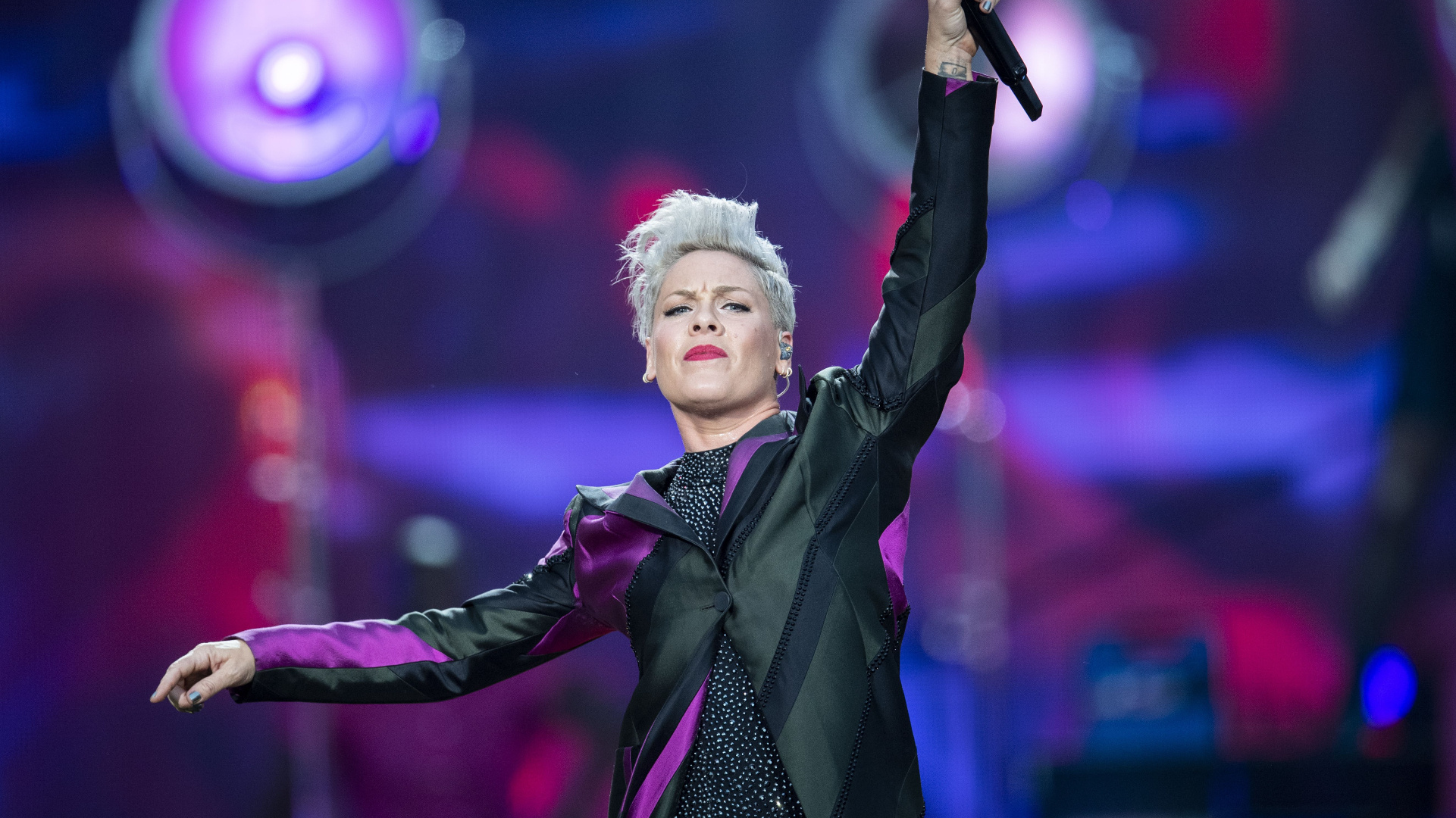 Letzigrund Stadium, P!nk (Singer) Wallpaper, 1930x1080 HD Desktop