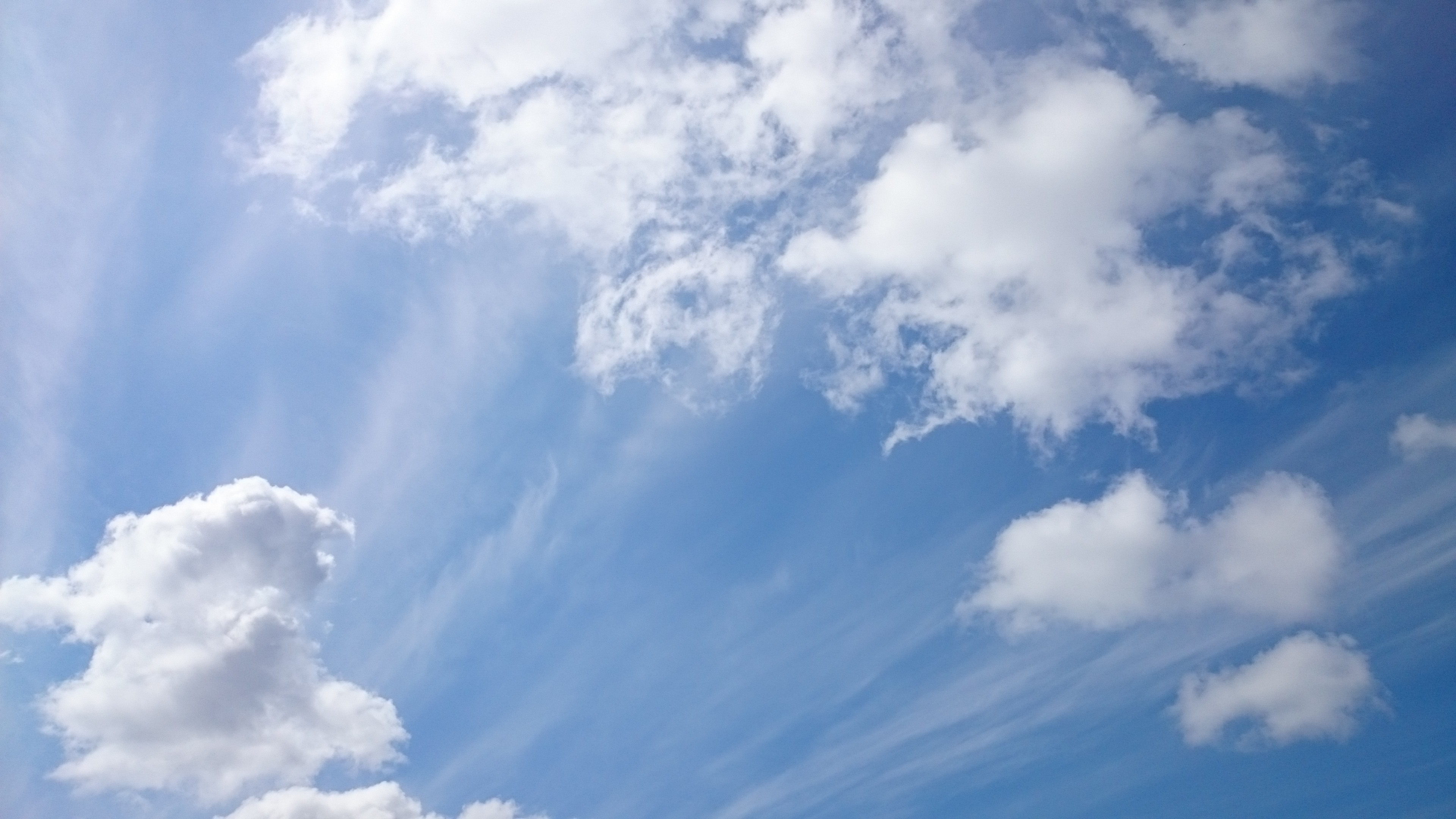 White cumulus clouds, Wispy cirrus streaks, Sunny blue sky, 4K Desktop wallpaper