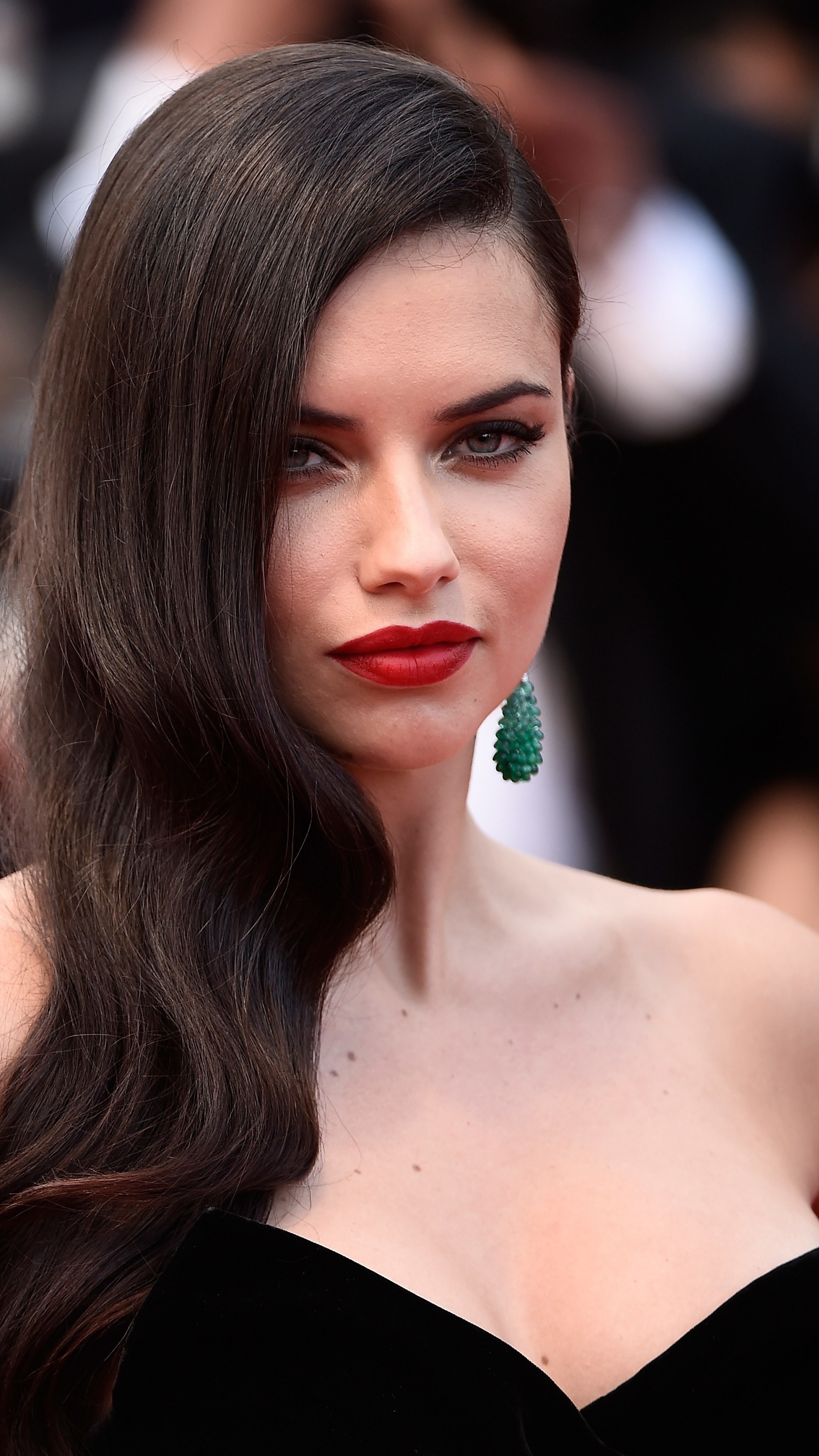 Adriana Lima, Celebrity photo resolution, 4K quality, Glamorous superstar, 2160x3840 4K Phone