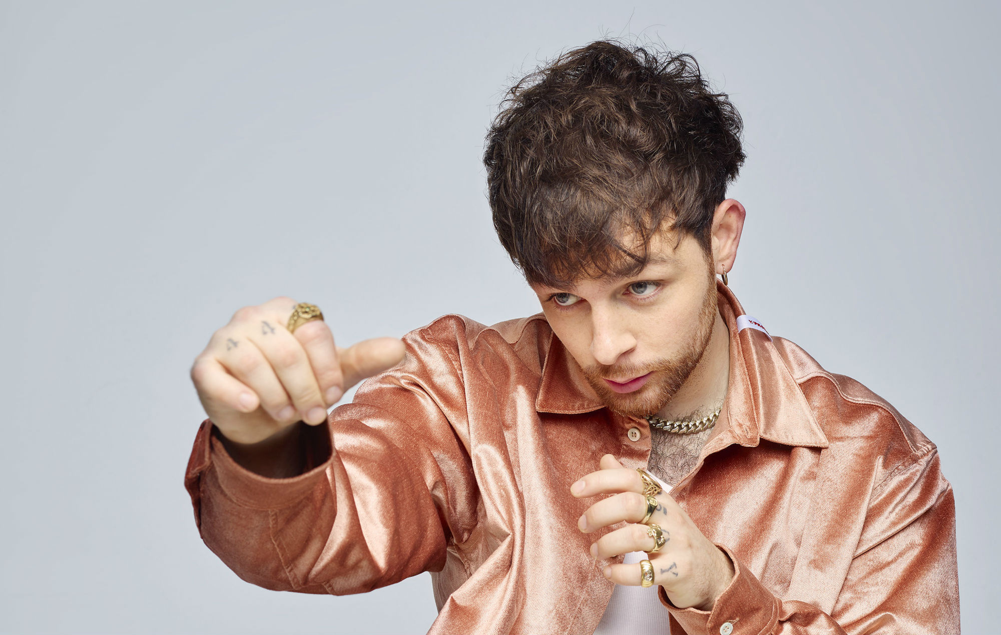 Tom Grennan, Drunk karaoke, Elton John's favorite, Metro News, 2000x1270 HD Desktop