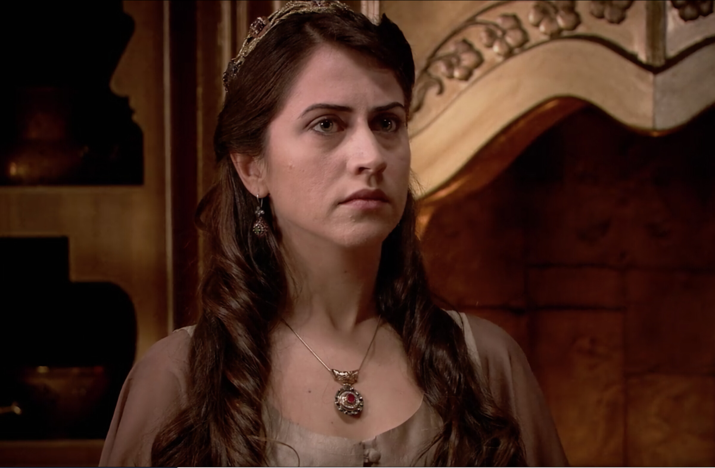 Selen Ozturk, TV show diva, Stellar performance, Outstanding acting, 2400x1580 HD Desktop