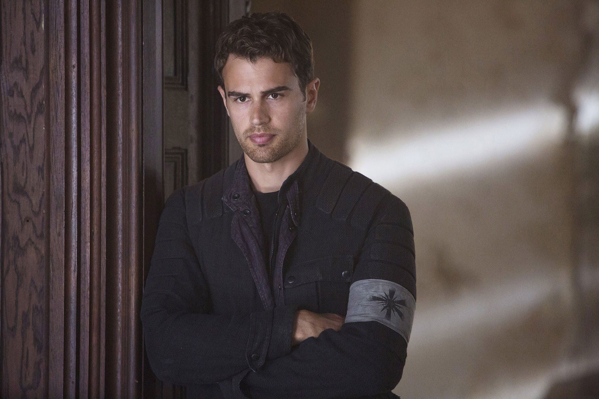 Theo James, Divergent Theo James, Divergent film, 2000x1340 HD Desktop