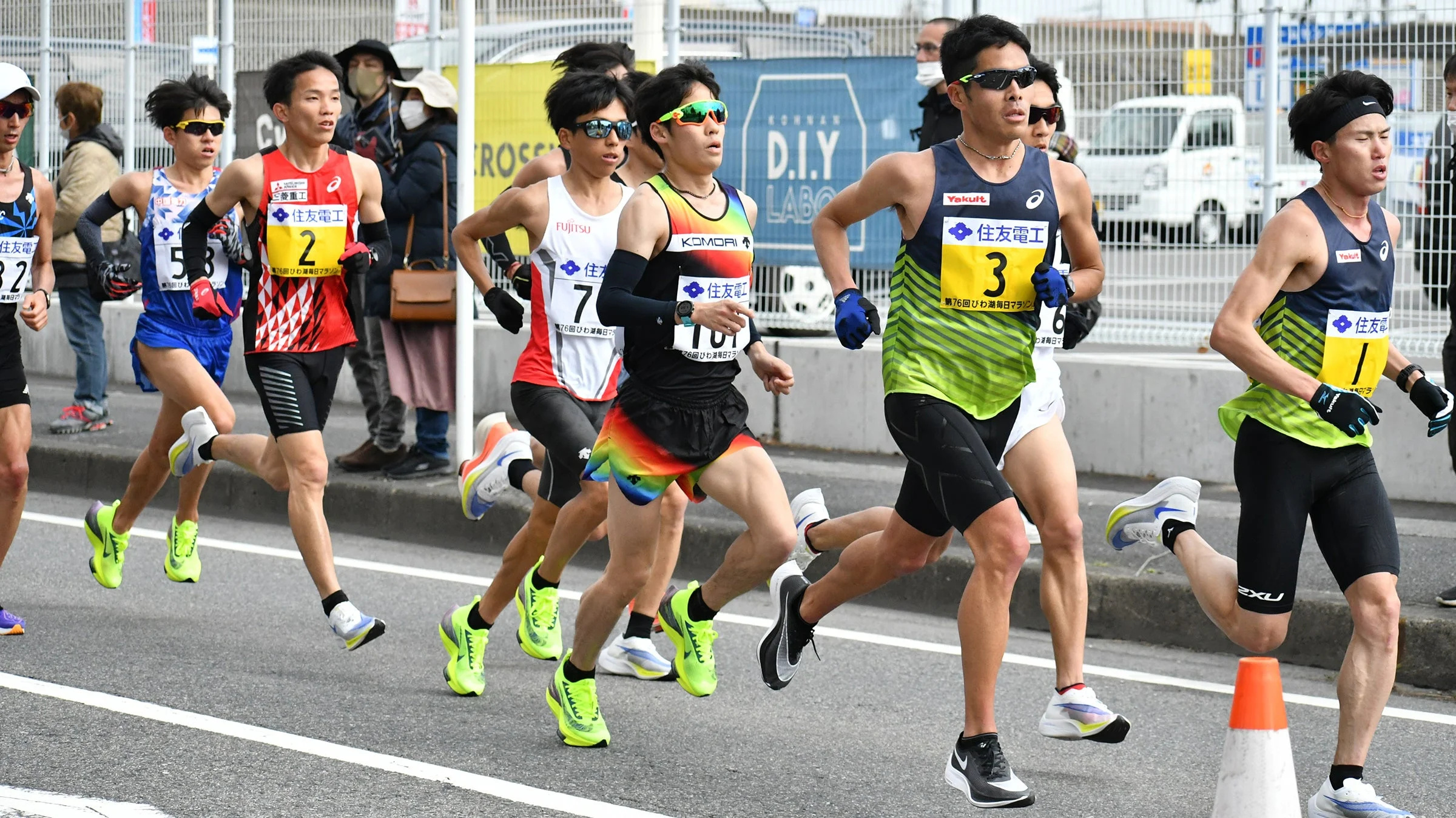 Marathon, 42 runners, Japanese, Outside online, 2400x1350 HD Desktop