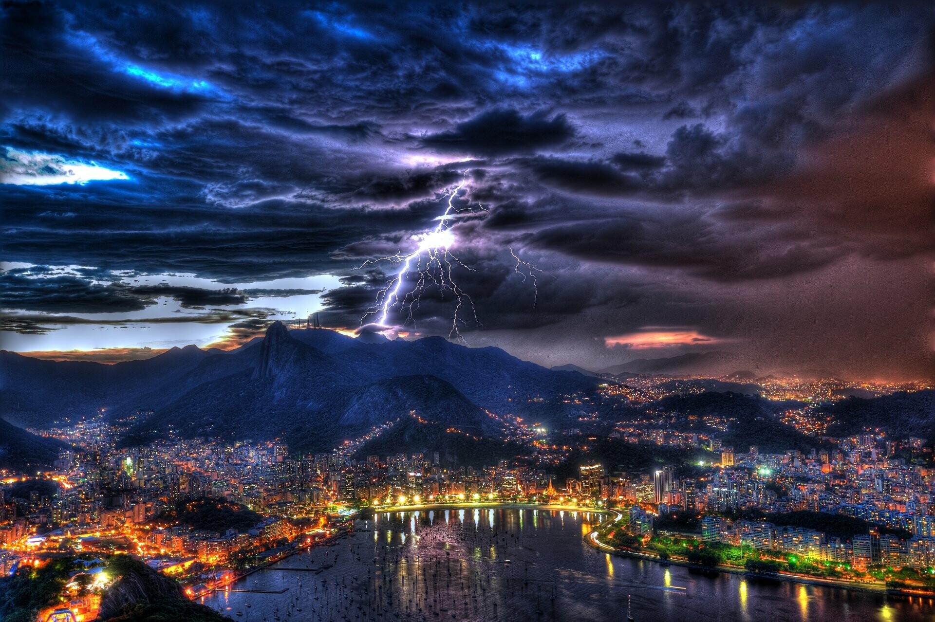 High-definition lightning, Striking visuals, 4K ultra HD wallpapers, Powerful atmosphere, 1920x1280 HD Desktop