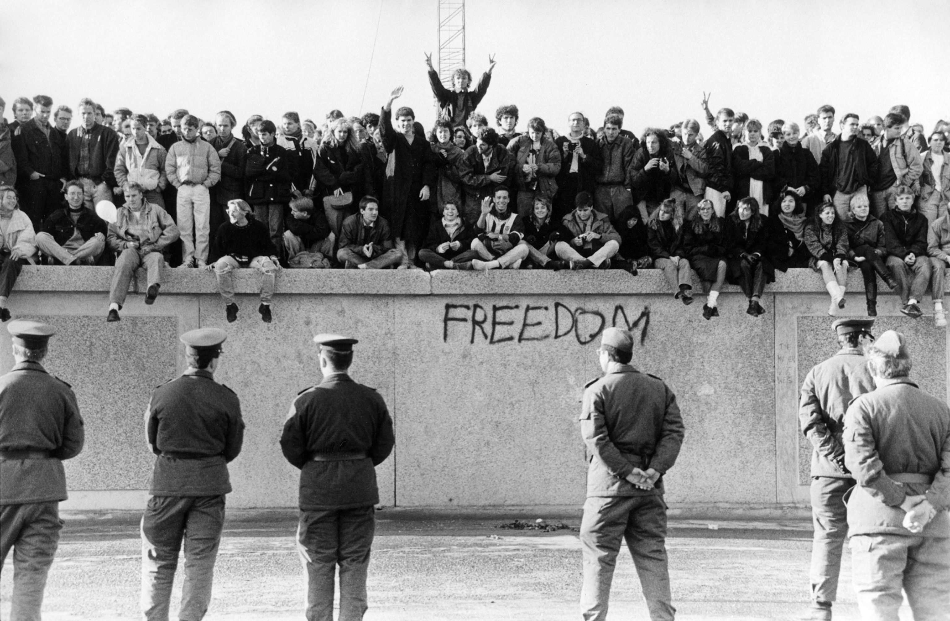 Berlin Wall, Rose and fell, East and West, Germany, 3080x2010 HD Desktop