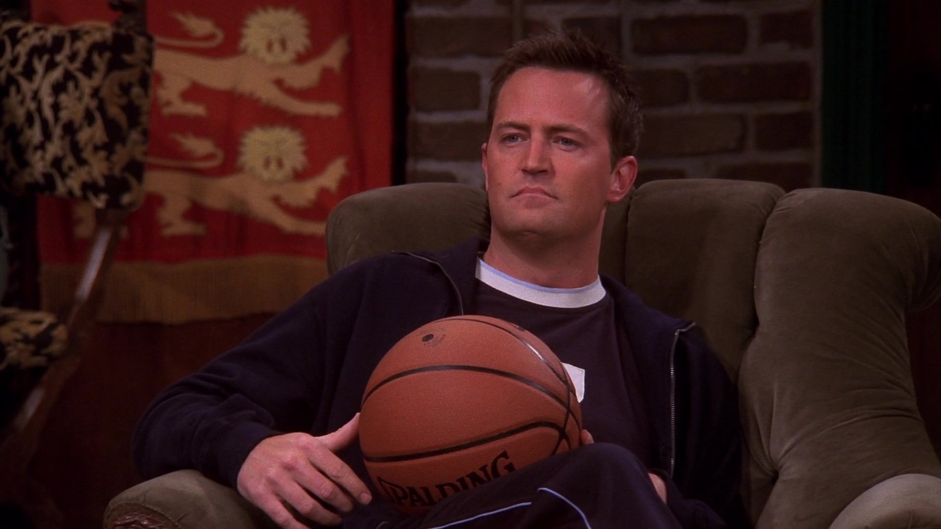 Spalding basketball, Matthew Perry, Chandler Bing, Friends season 10, 1920x1080 Full HD Desktop