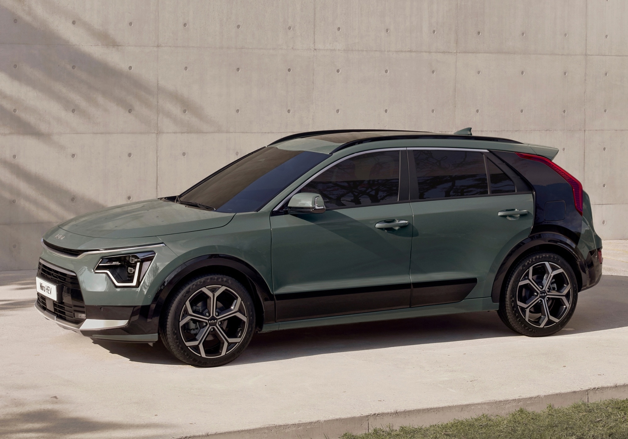 Kia Niro, Electric crossover, Sustainable mobility, Environmentally conscious, 2000x1400 HD Desktop