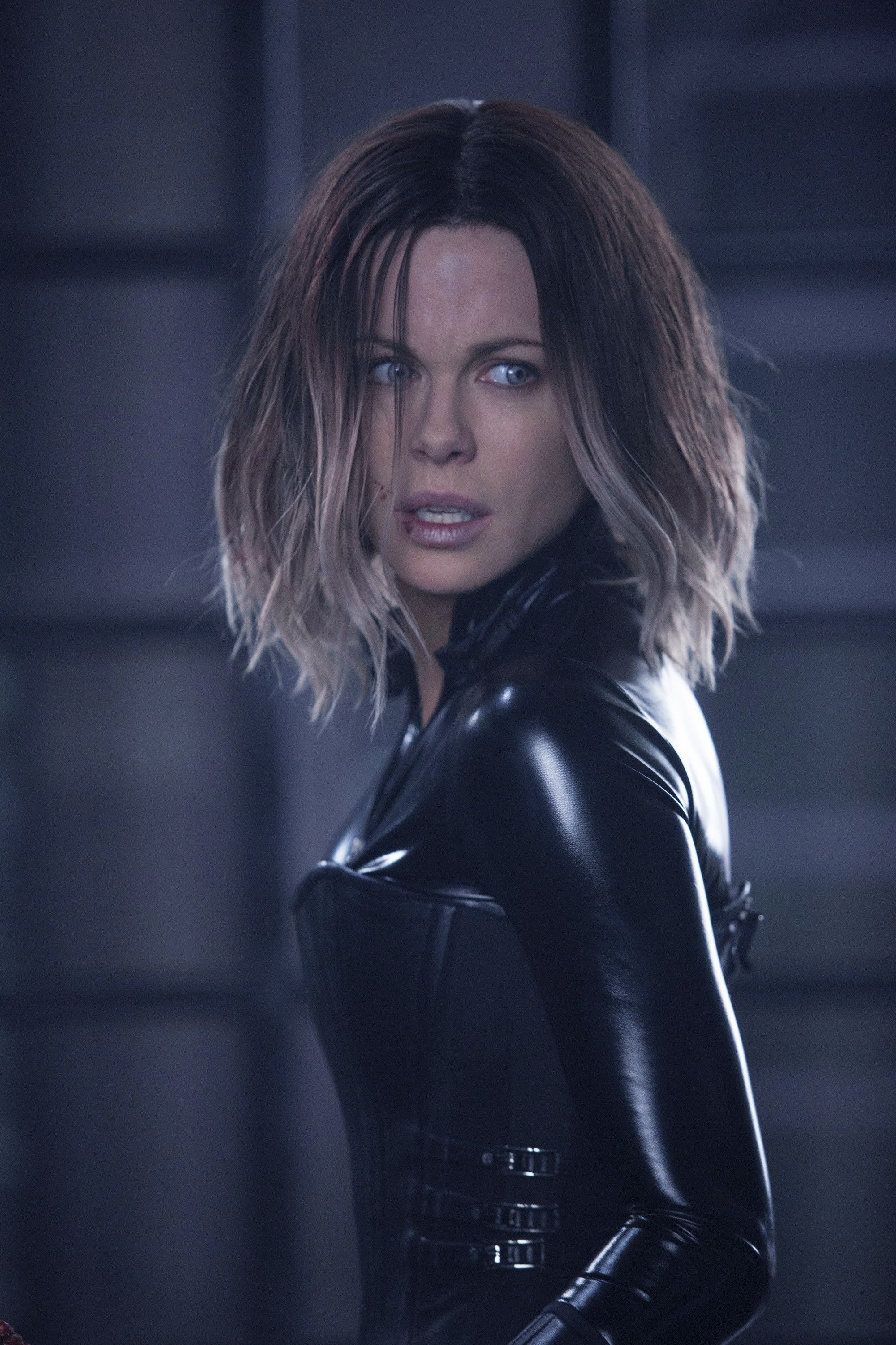 Selene, HD Wallpaper, Kate Beckinsale Pictures, Kate Beckinsale Underworld, 2000x3000 HD Phone