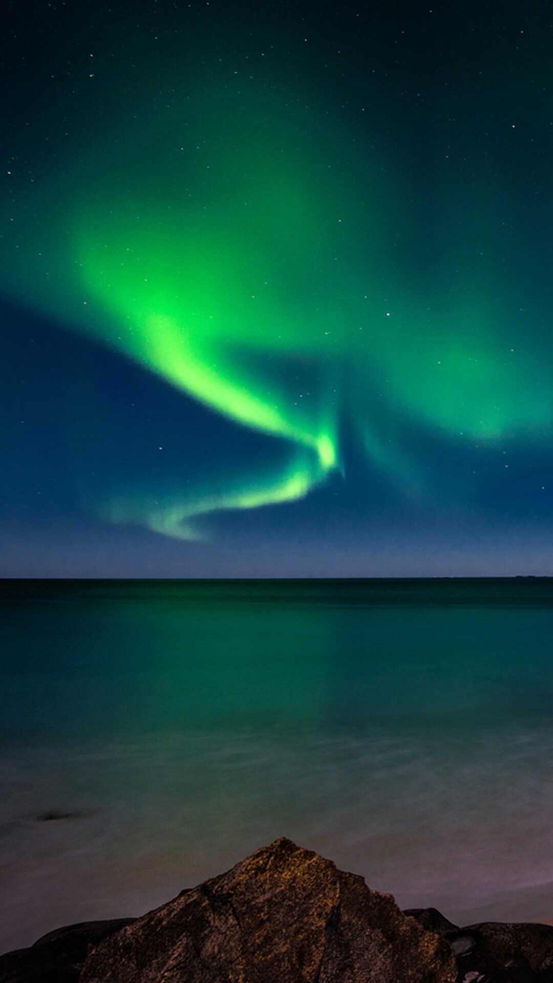 Aurora Borealis, Earth's marvels, Celestial dance, Natural phenomenon, 1080x1920 Full HD Phone