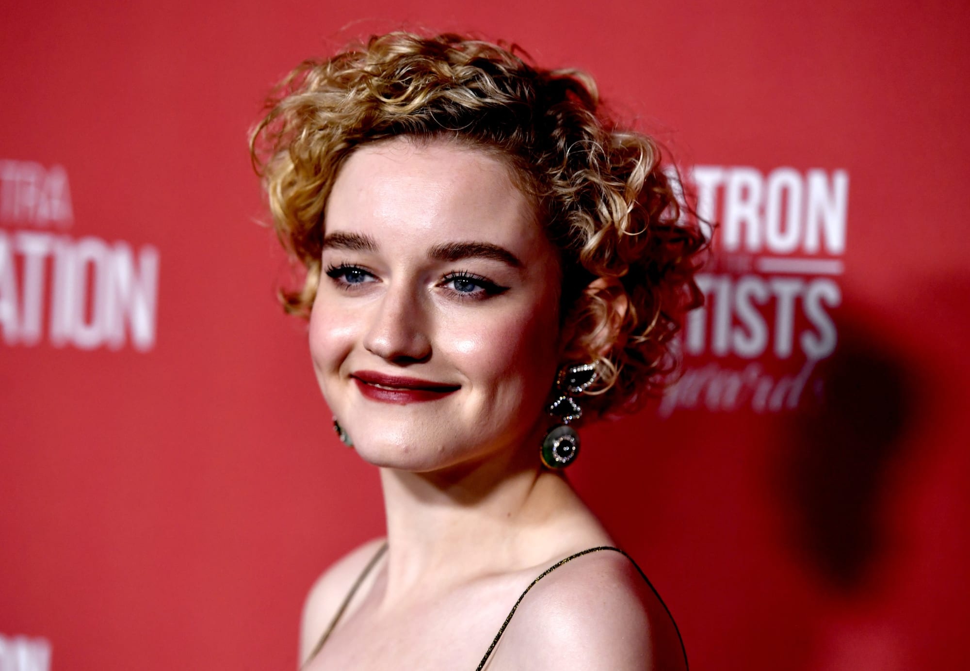 Julia Garner, Films and shows, Streaming options, Best performances, 2000x1390 HD Desktop