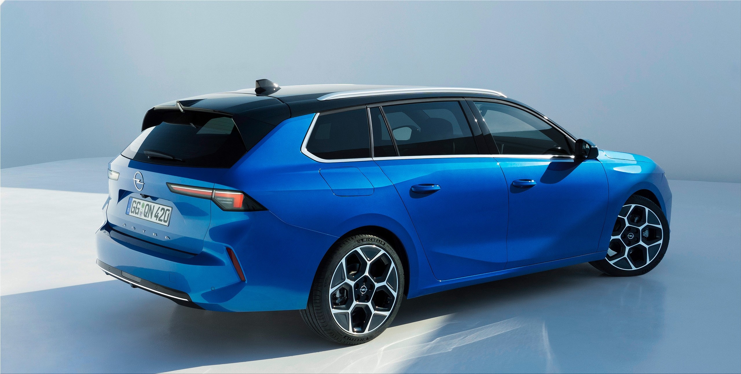Opel Astra Sports Tourer, Plug-in hybrid, Car division, 225 HP, 2560x1300 HD Desktop