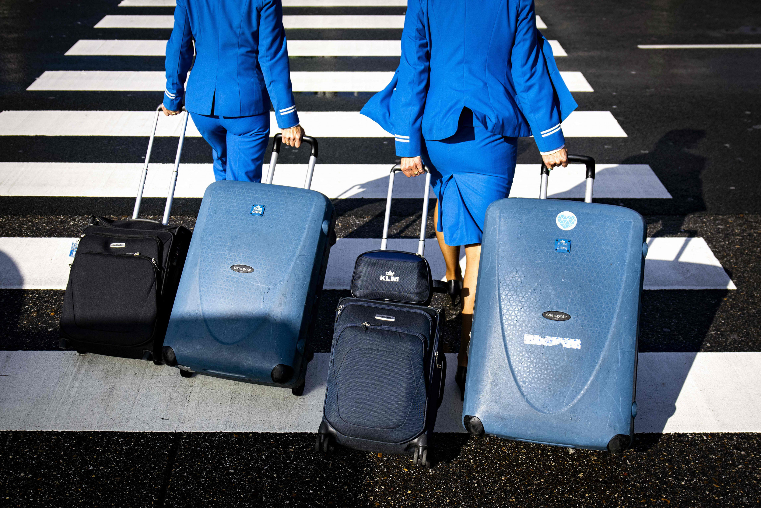 Flight Attendant, Hotel safety tips, Safety in hotels, Staying safe, 2500x1670 HD Desktop