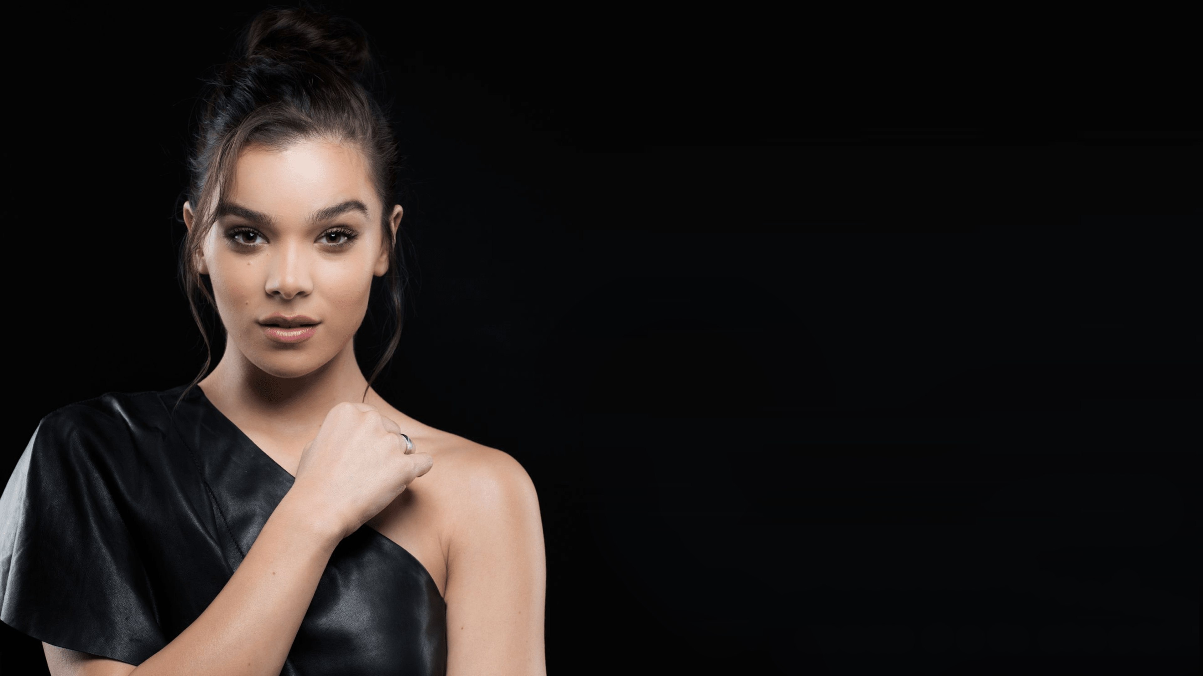 4K Hailee Steinfeld, Widescreen wallpapers, Hailee Steinfeld, Movie wardrobe, 3840x2160 4K Desktop