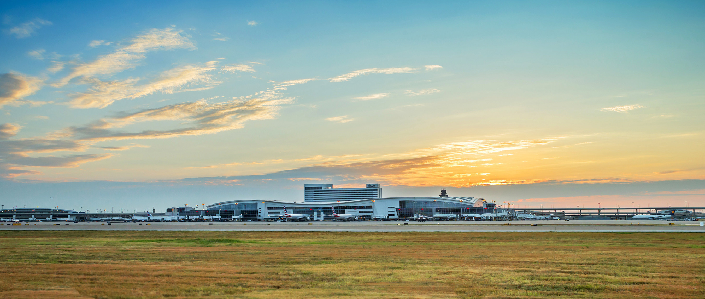 Dallas Fort Worth Airport, Global Airport of the Year, 2700x1150 Dual Screen Desktop