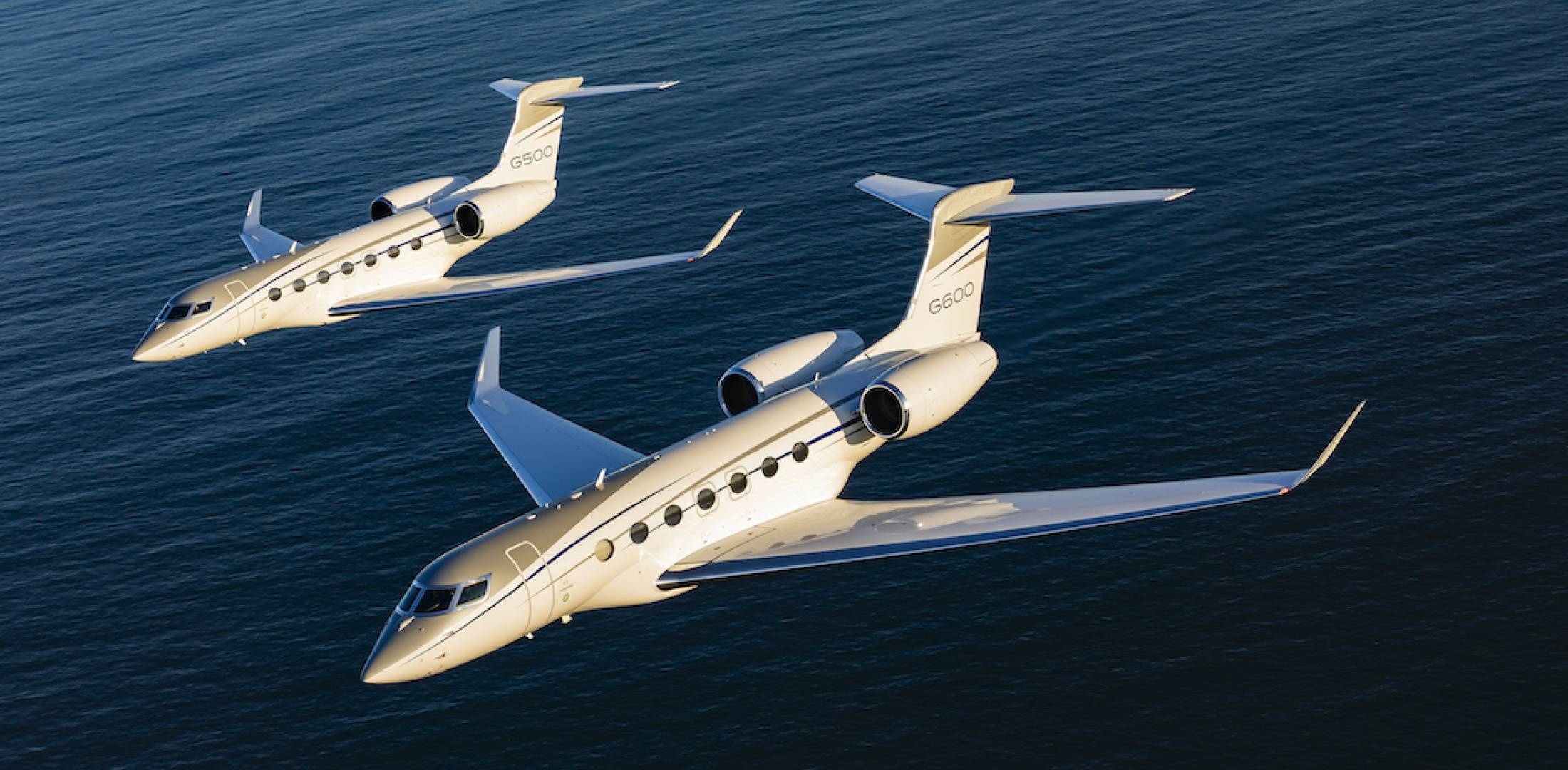 Gulfstream G600, Gulfstream G500, Formation flight over ocean, Dual Screen Desktop wallpaper